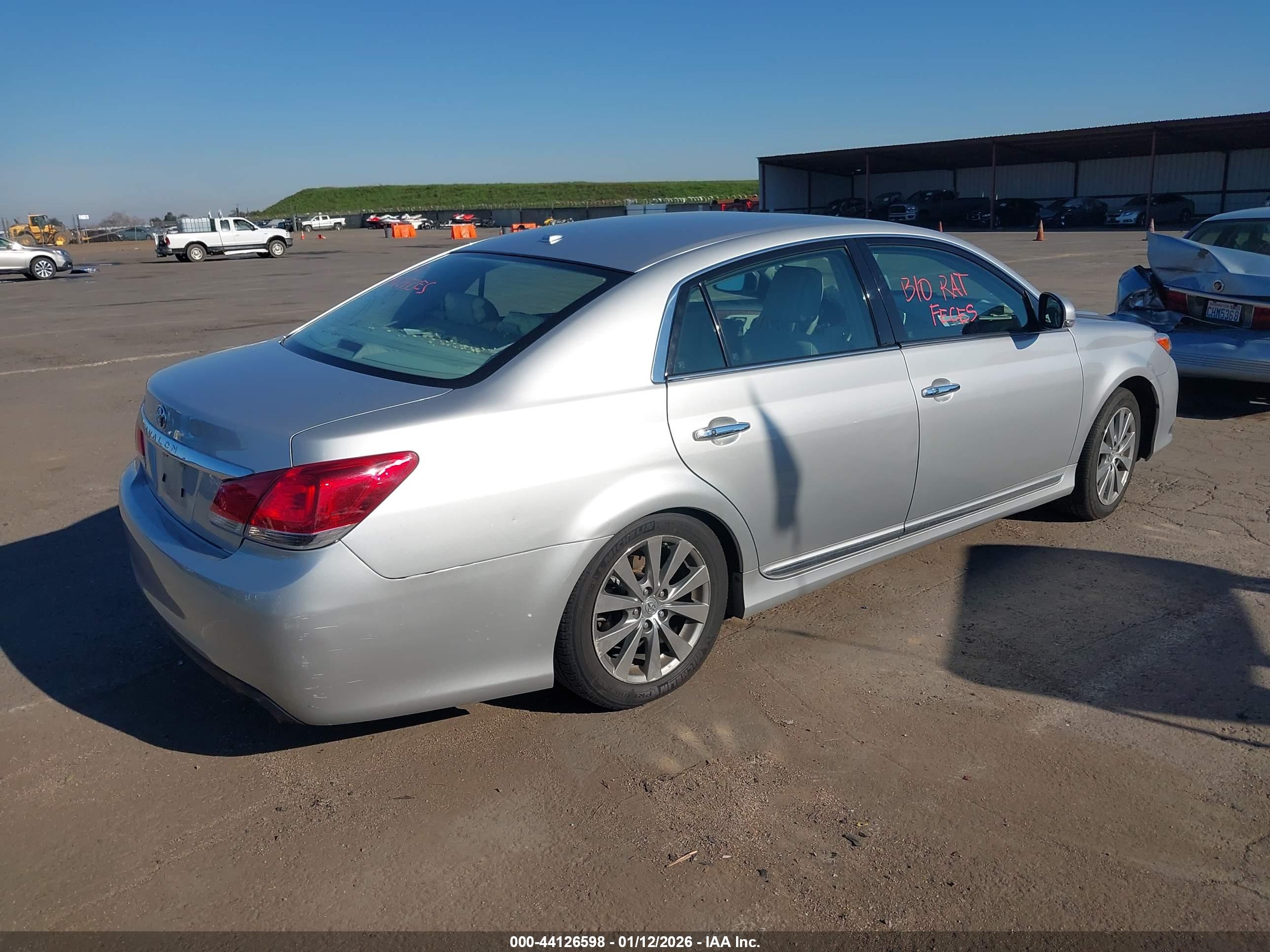 TOYOTA AVALON image 4