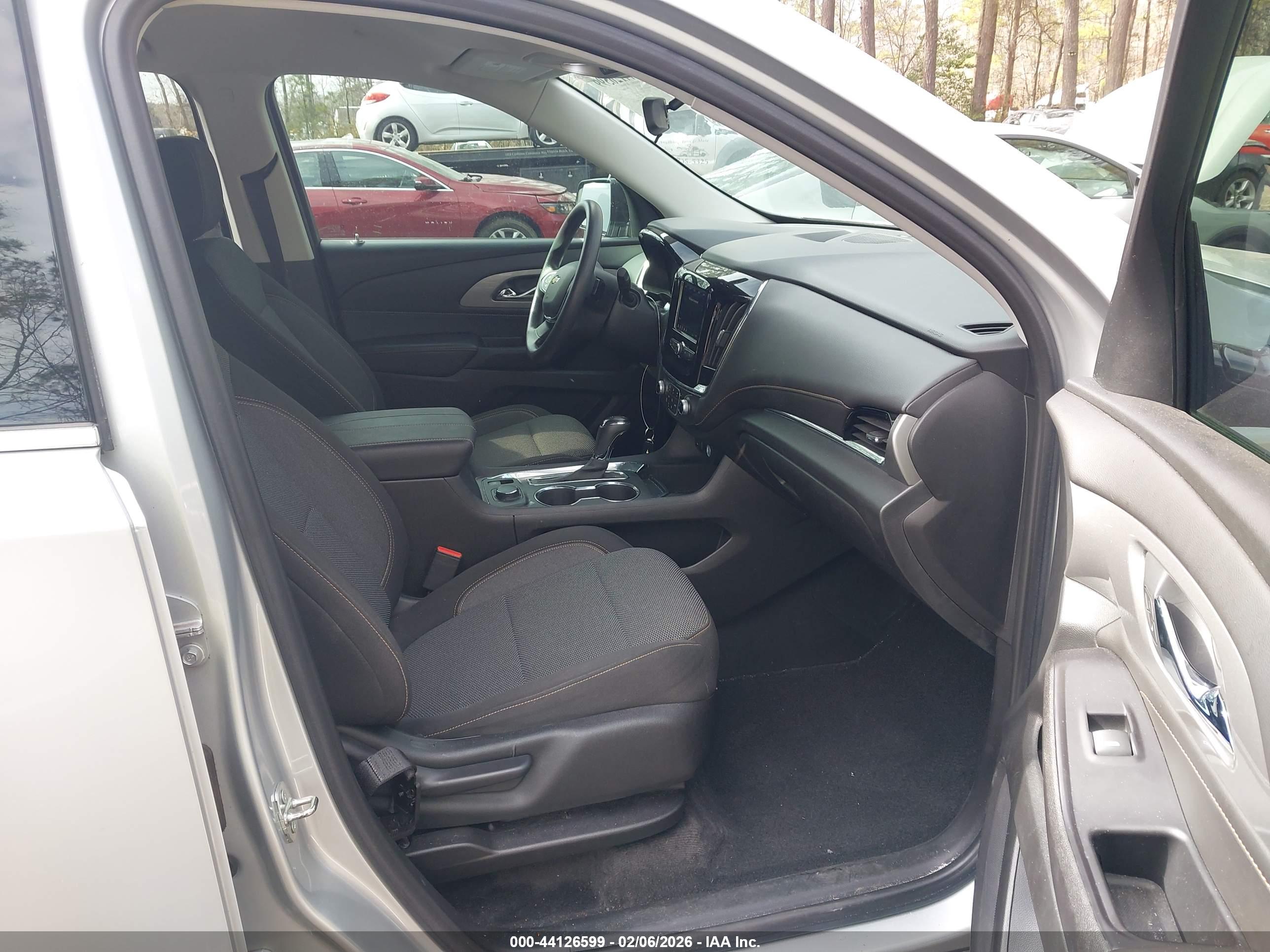 CHEVROLET TRAVERSE image 5