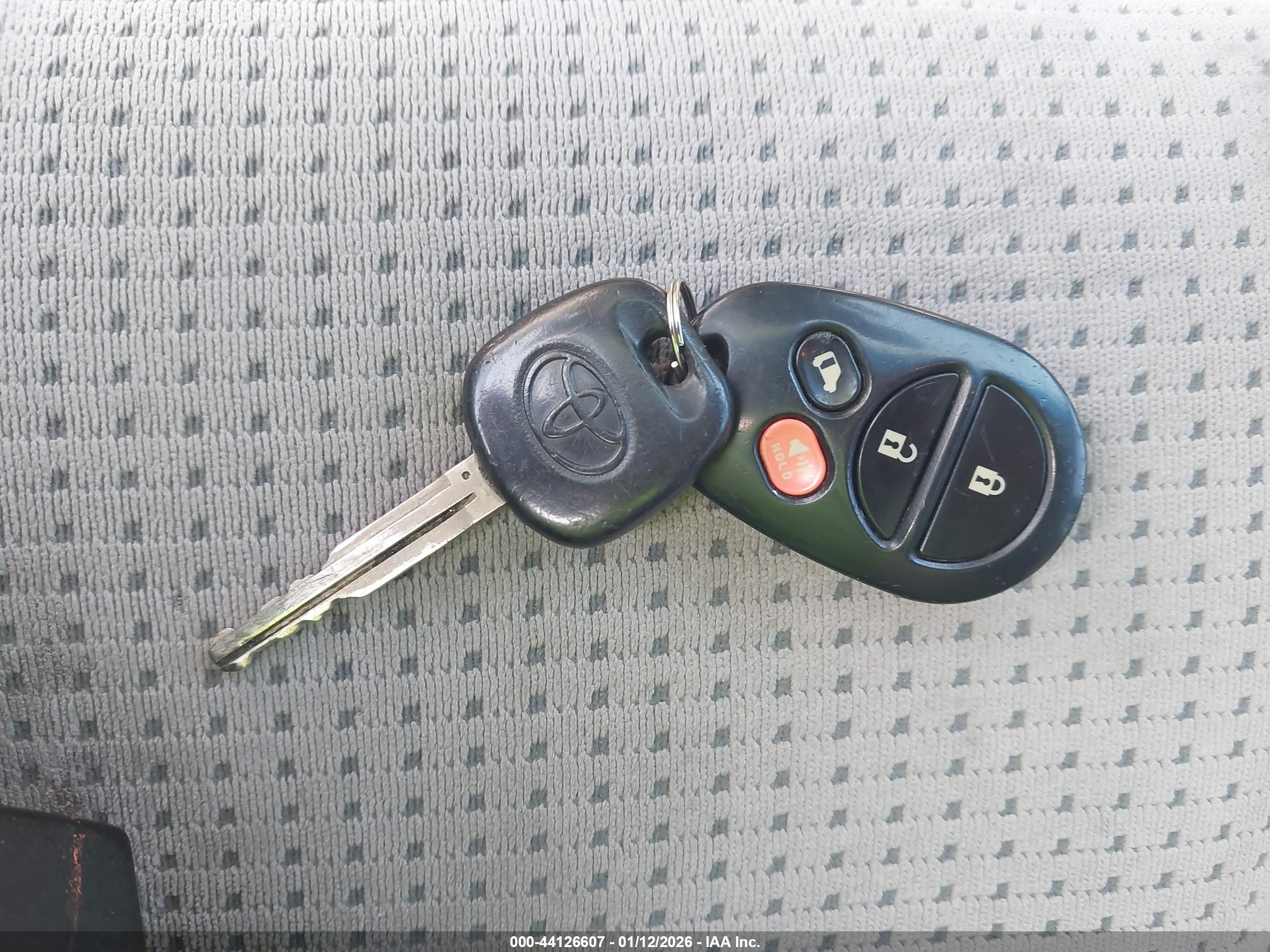 TOYOTA SIENNA image 11