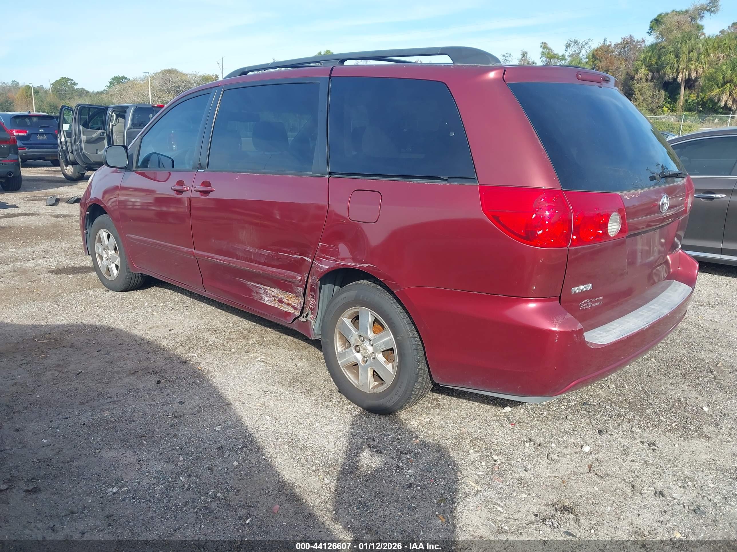 TOYOTA SIENNA image 3