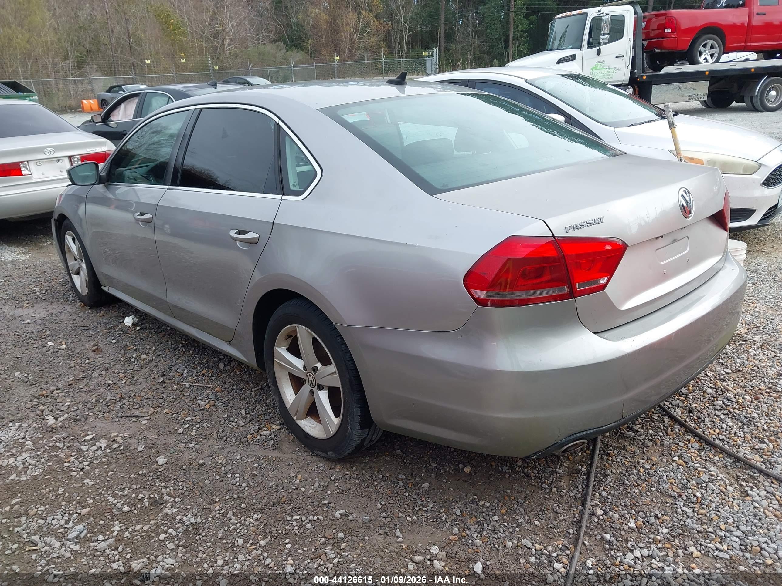 VOLKSWAGEN PASSAT image 3