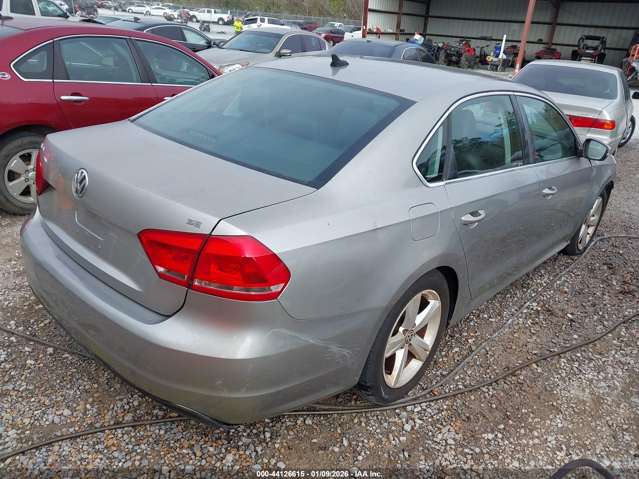 VOLKSWAGEN PASSAT image 4