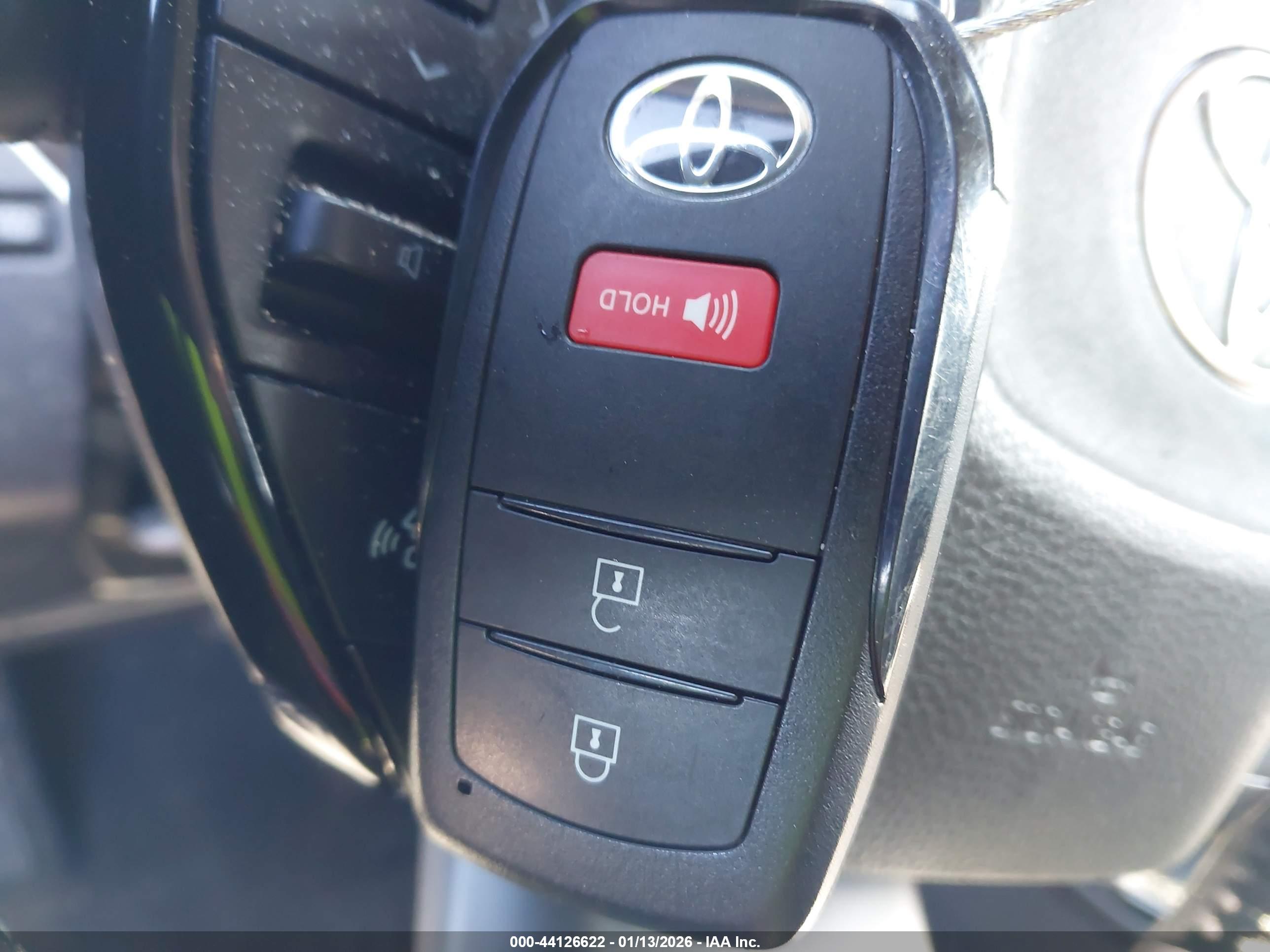 TOYOTA PRIUS image 11