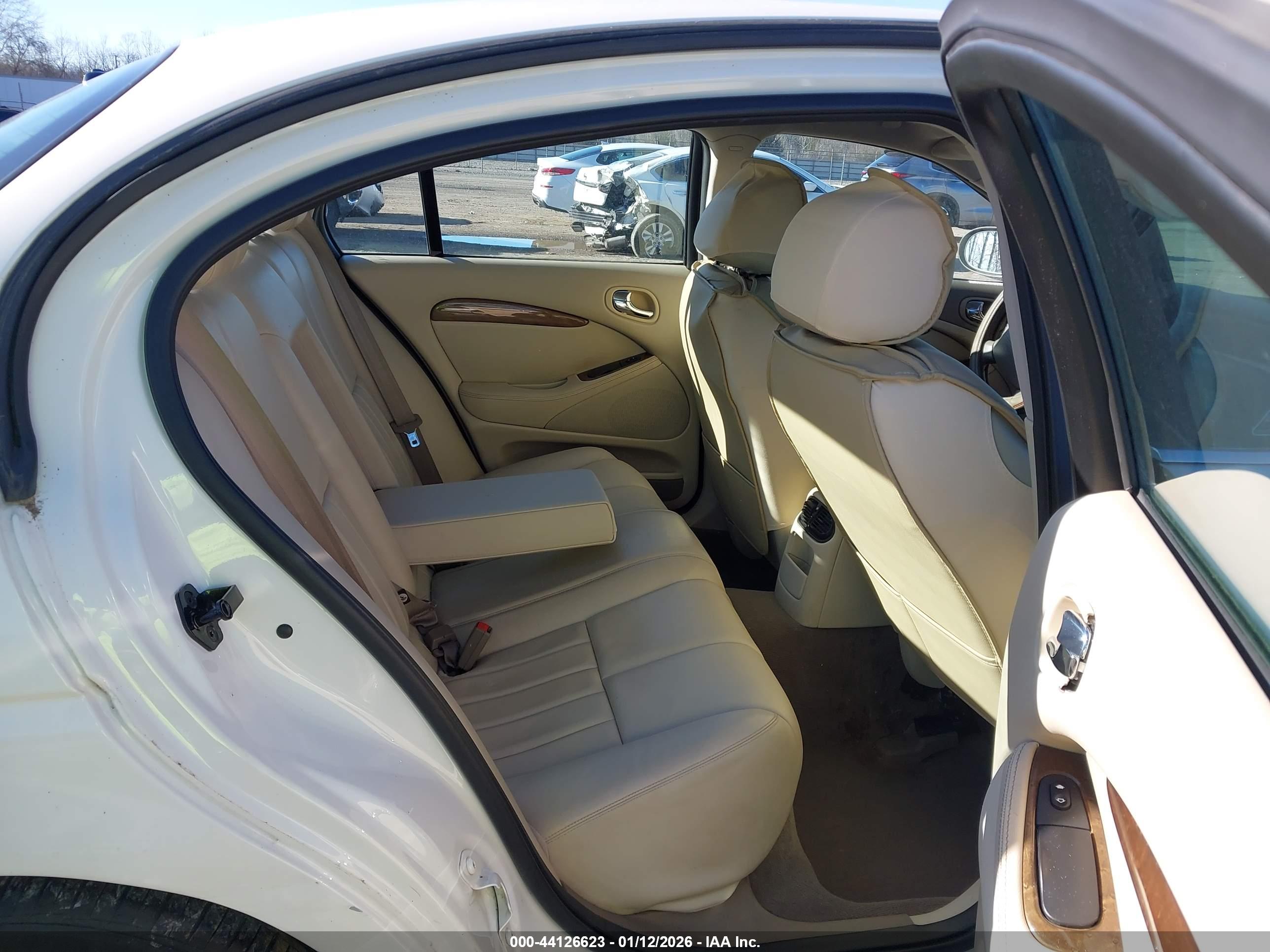 JAGUAR S-TYPE image 8