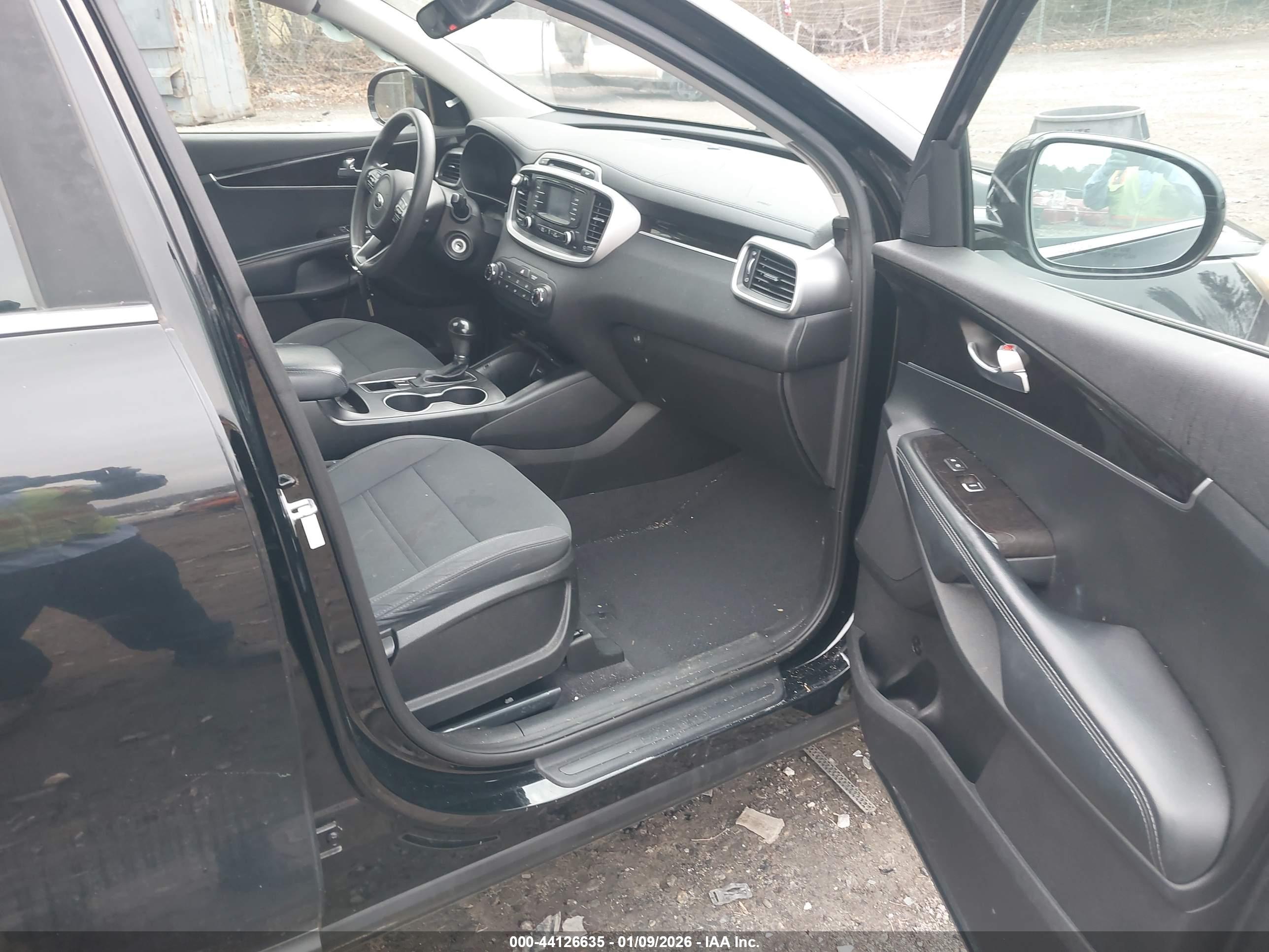 KIA SORENTO image 5