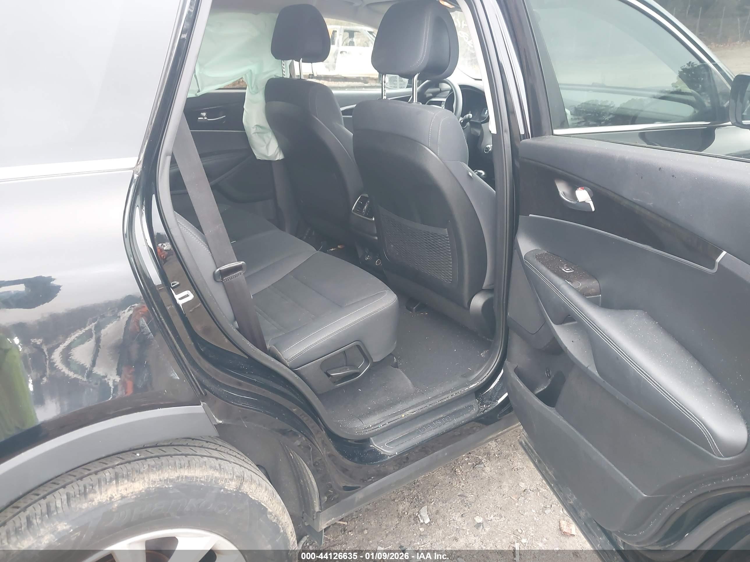 KIA SORENTO image 8