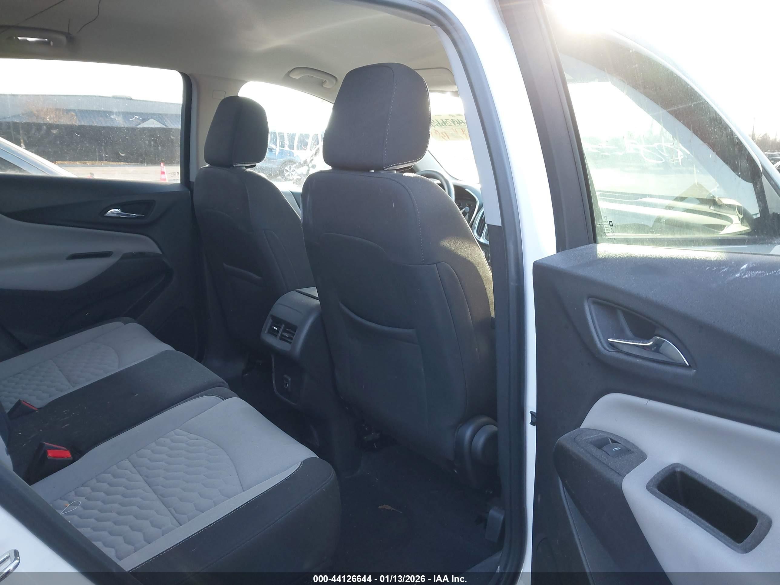 CHEVROLET EQUINOX image 8