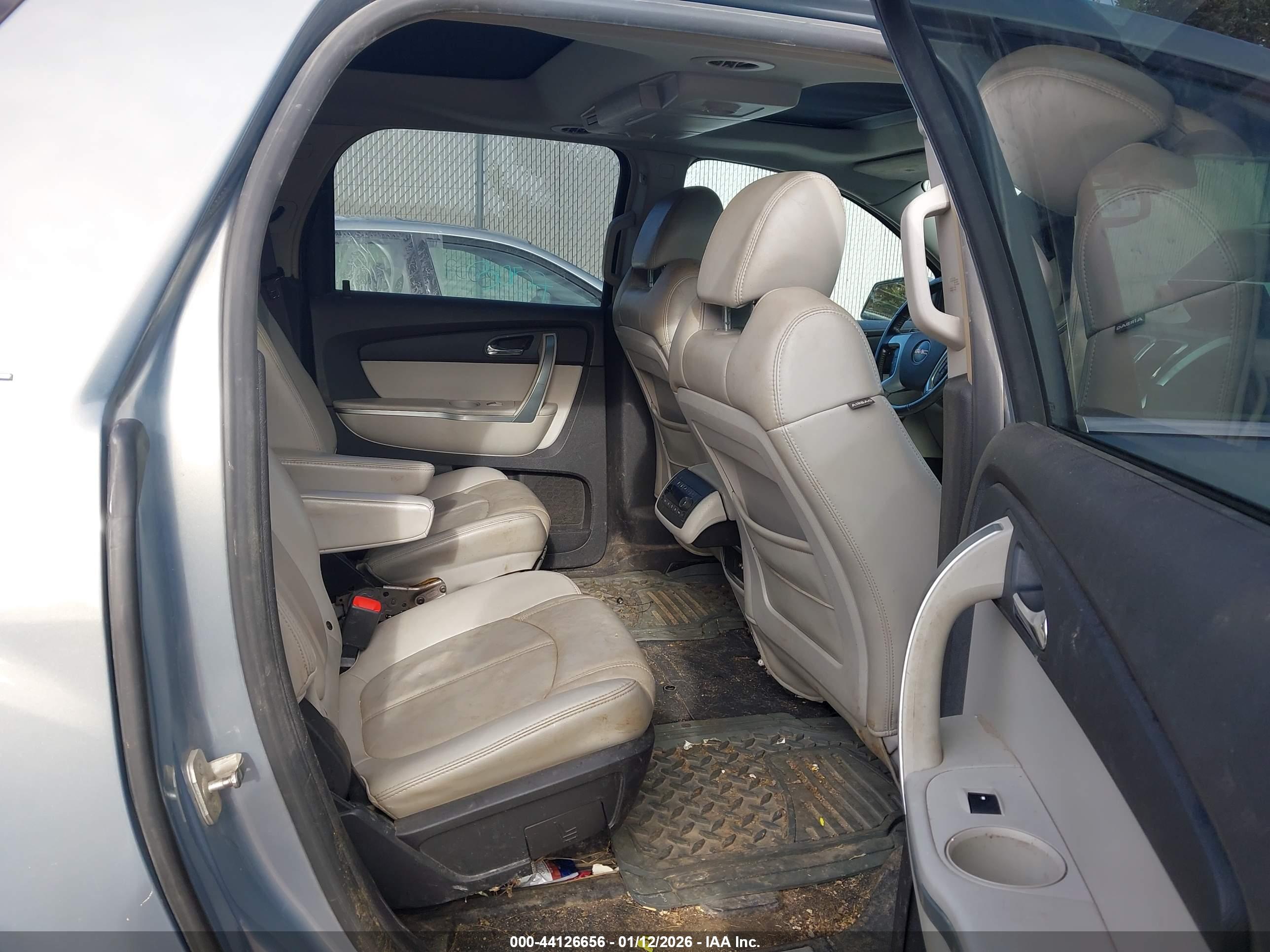 GMC ACADIA image 8