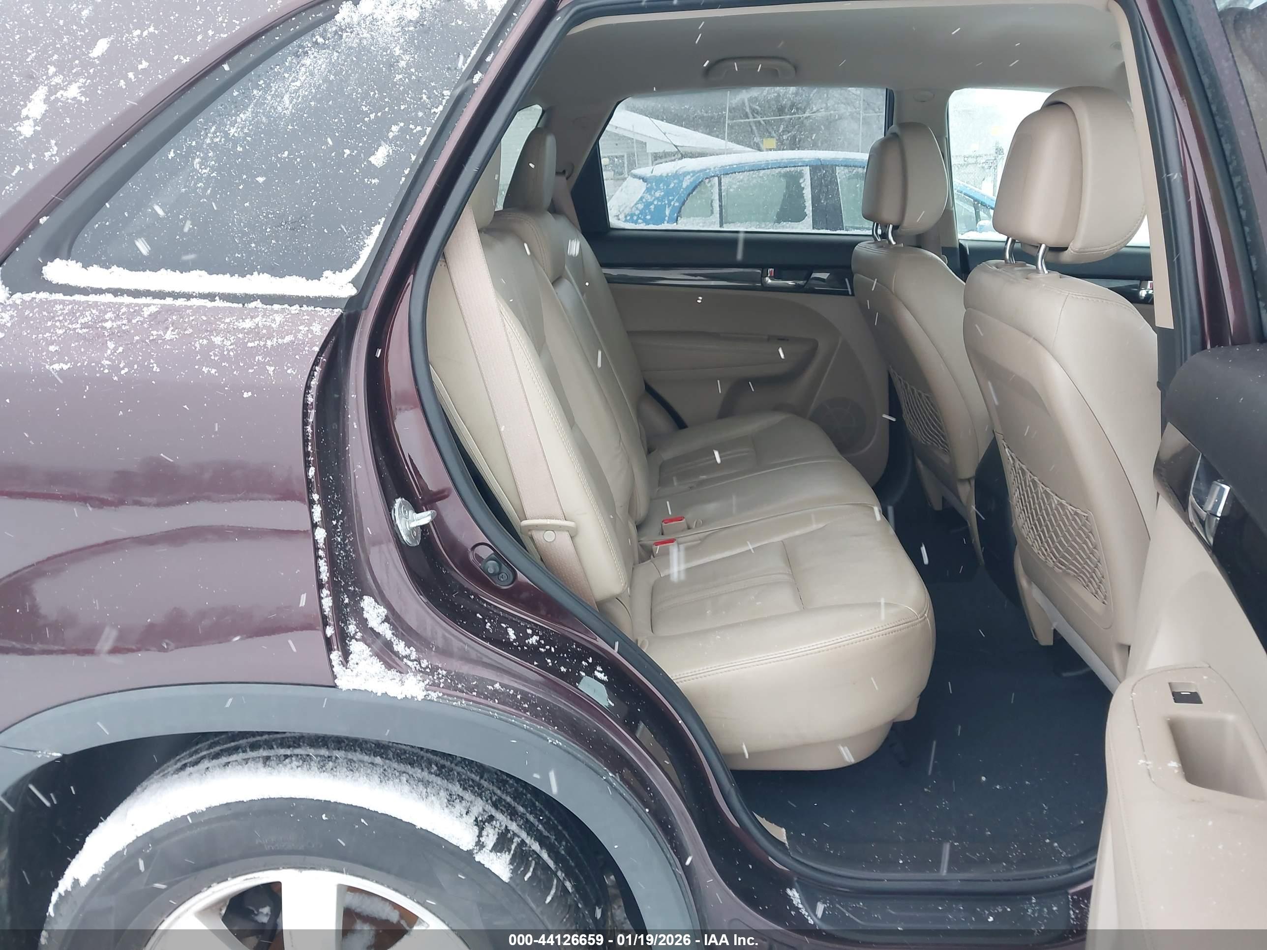 KIA SORENTO image 8