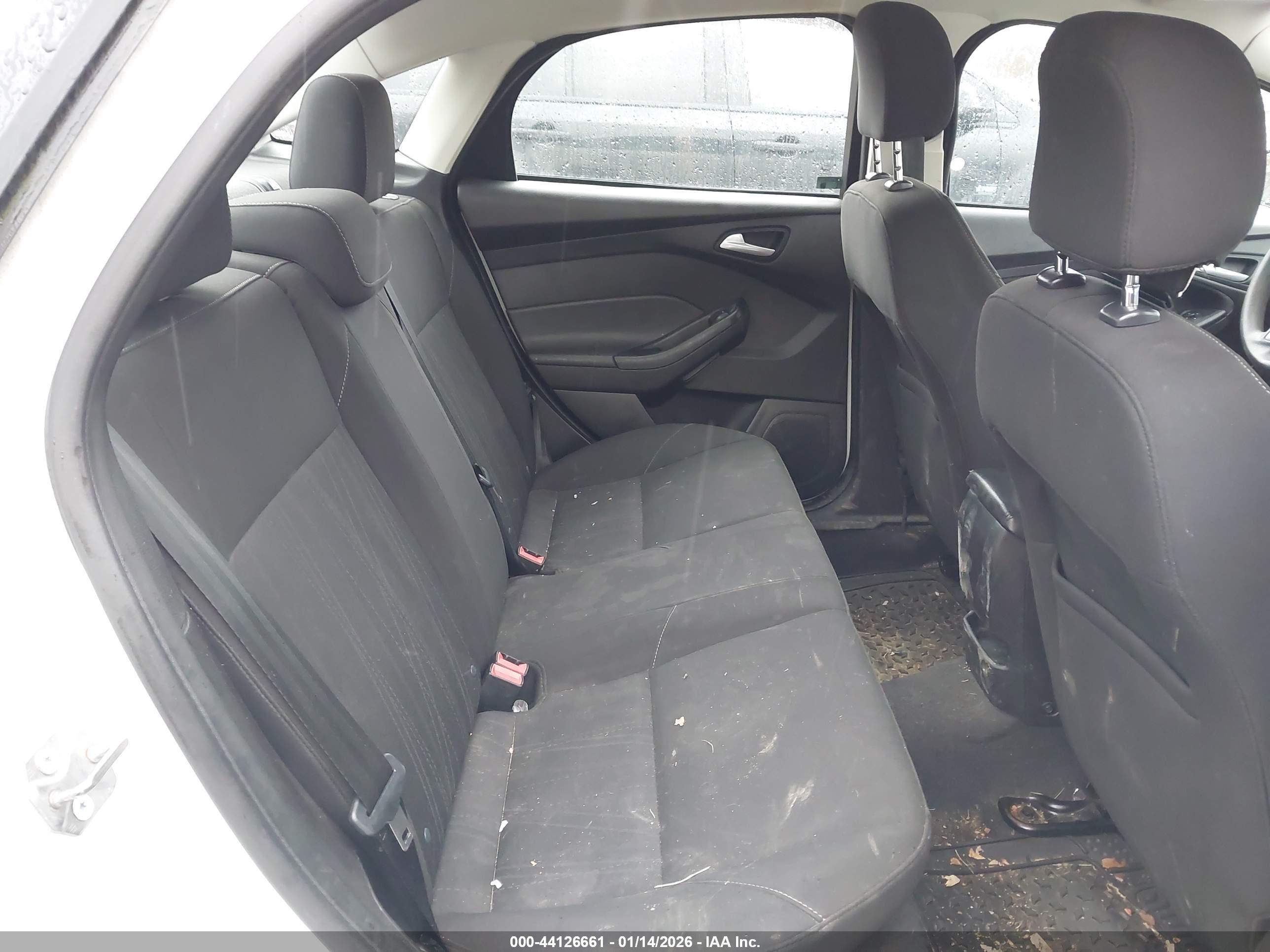FORD FOCUS image 8