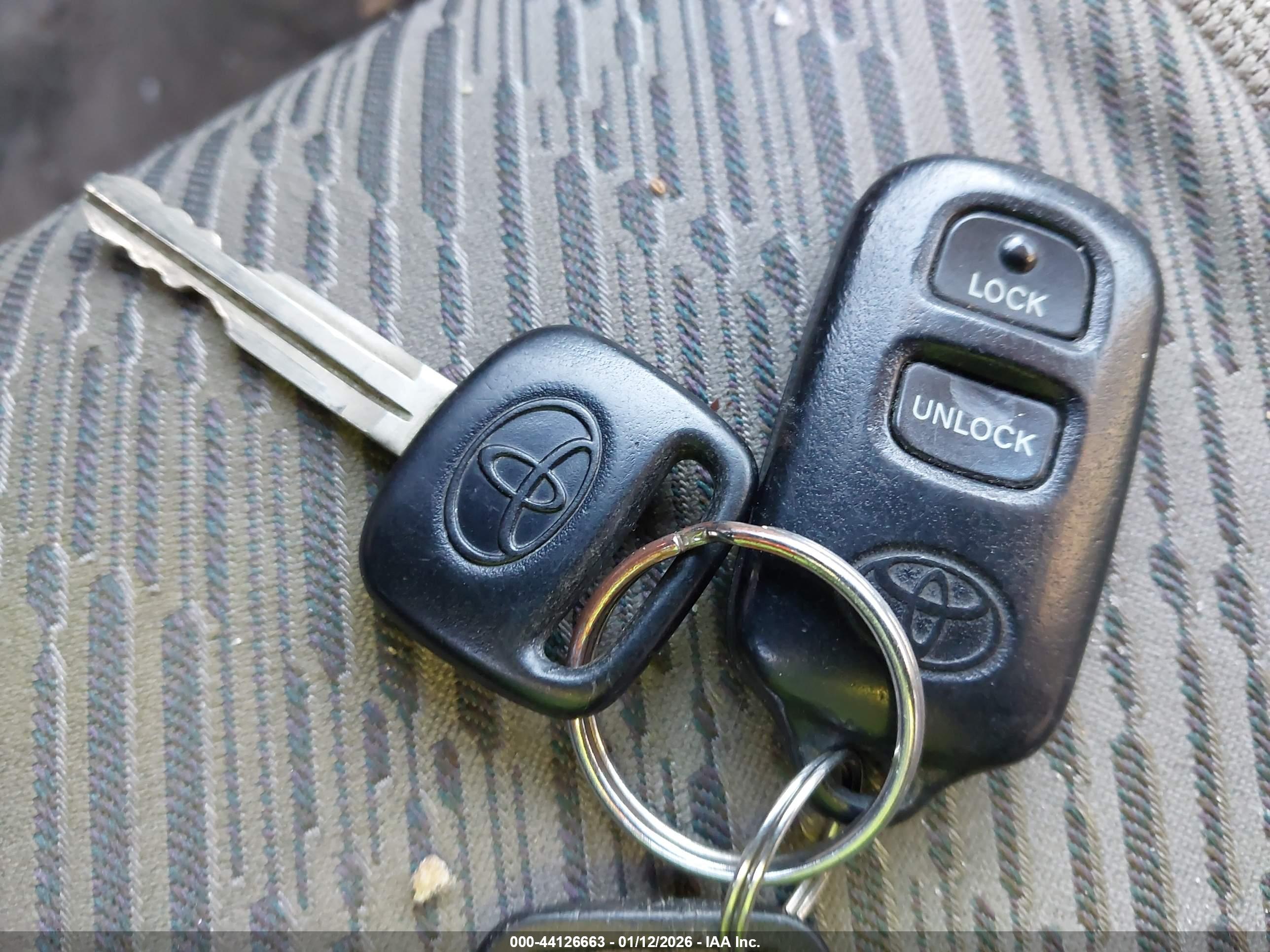 TOYOTA RAV4 image 11