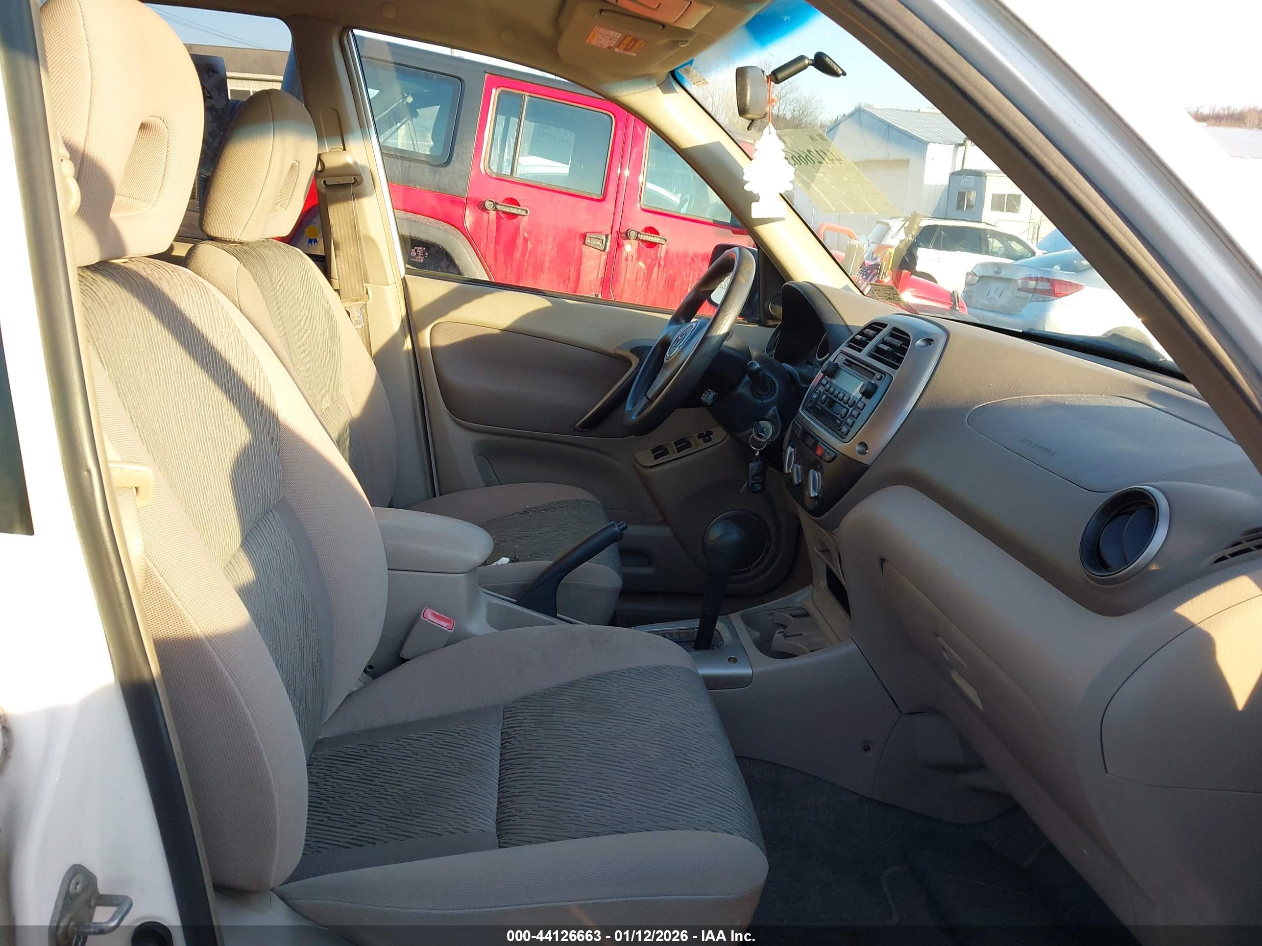 TOYOTA RAV4 image 5