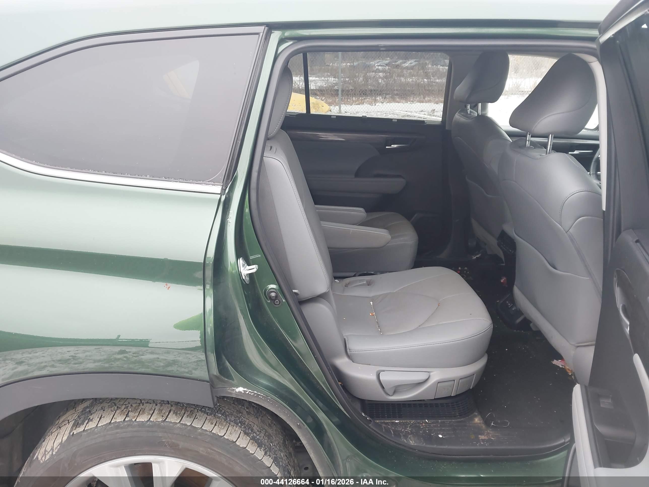 TOYOTA HIGHLANDER image 8