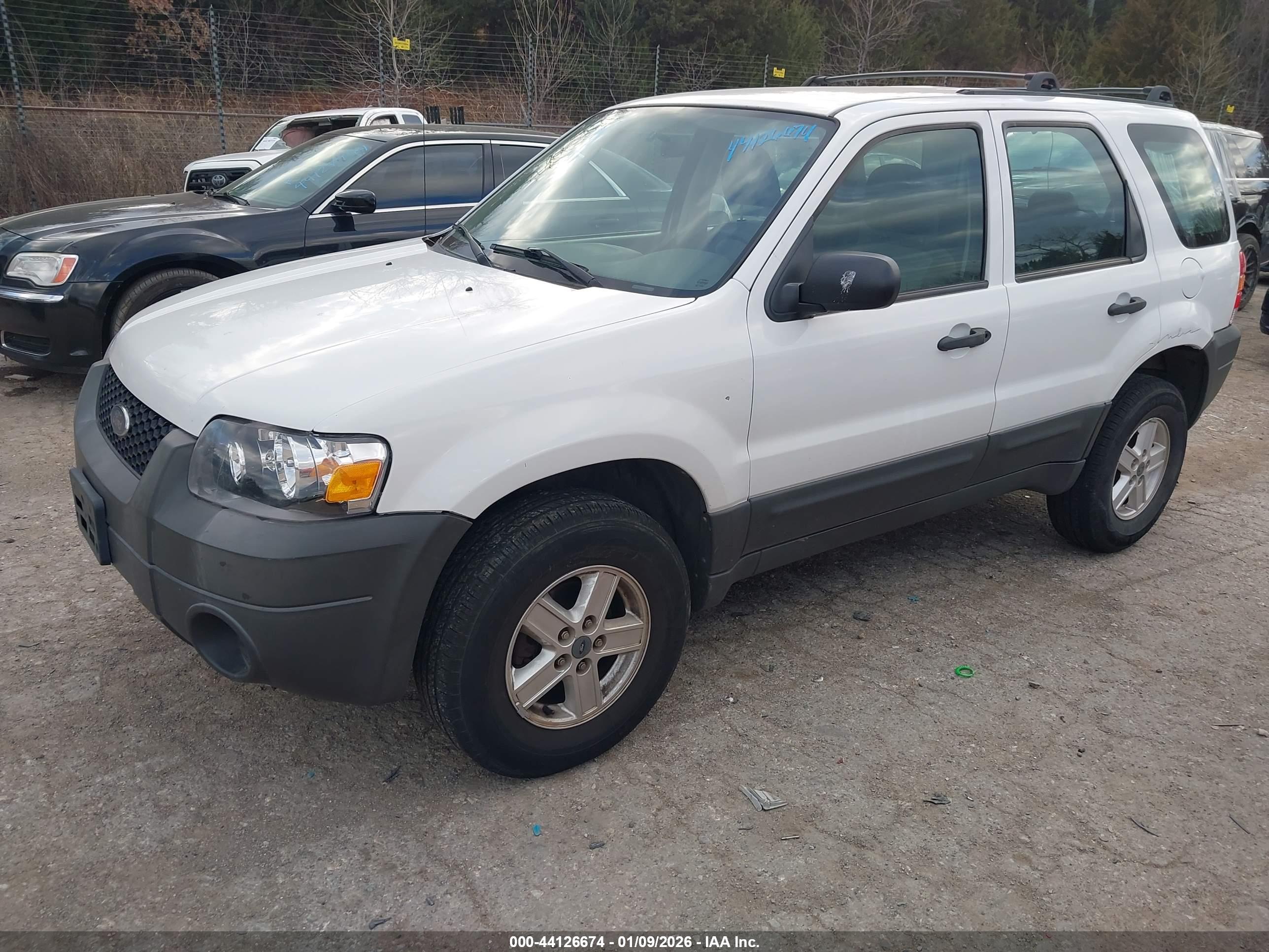 FORD ESCAPE image 2