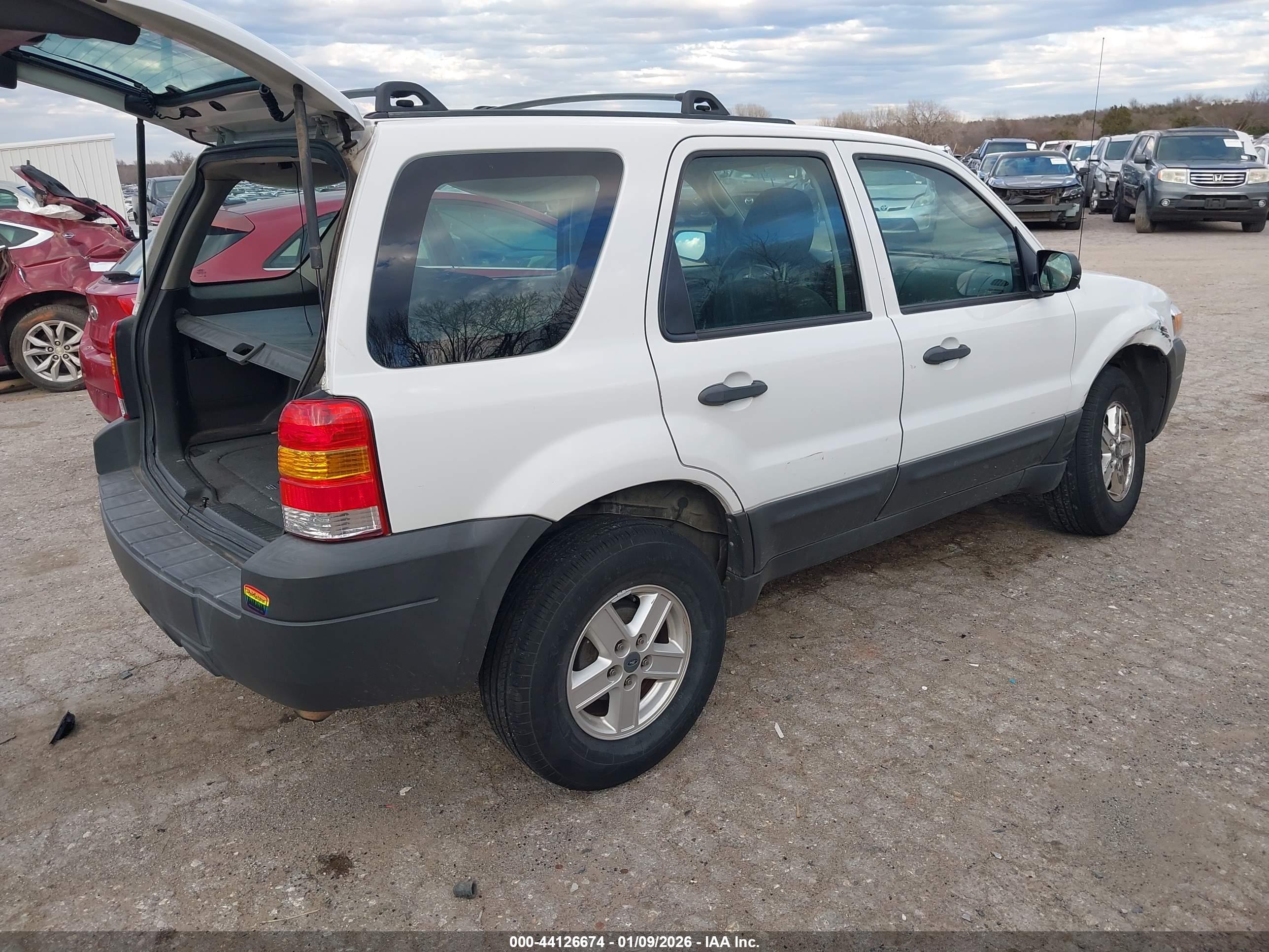 FORD ESCAPE image 4