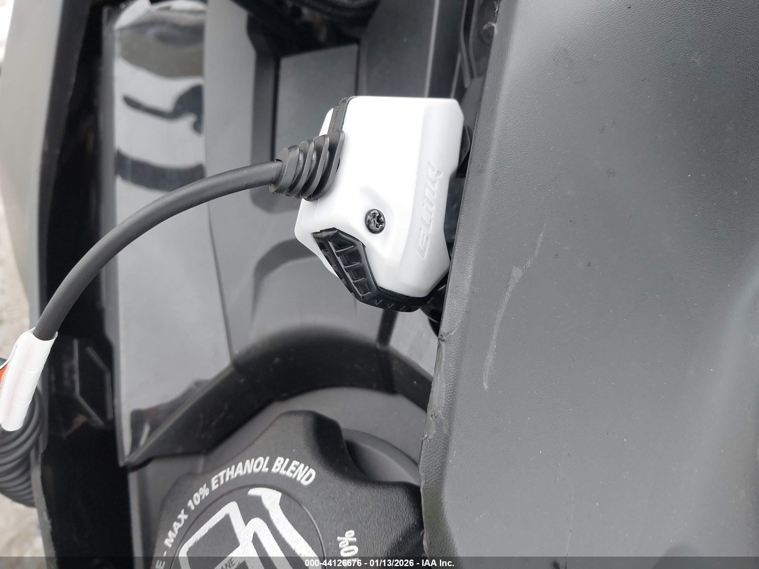 SKI-DOO MXZ image 11