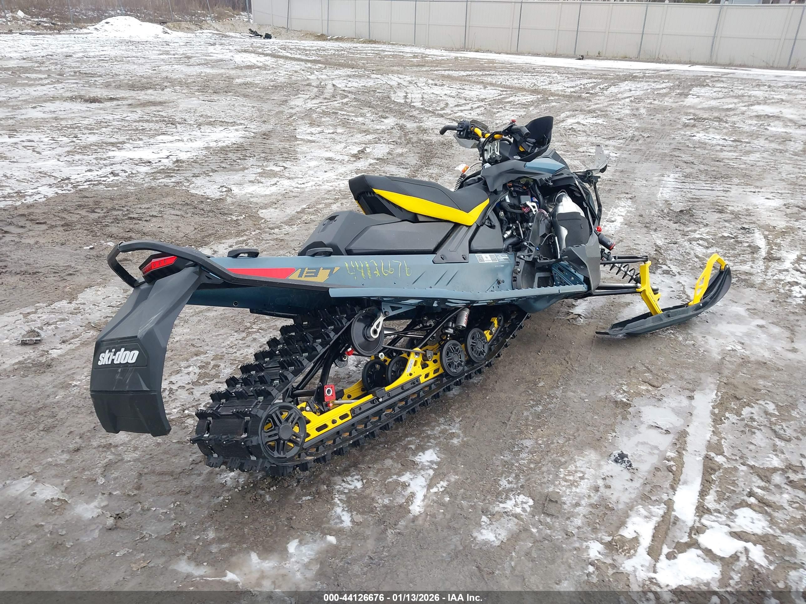 SKI-DOO MXZ image 4