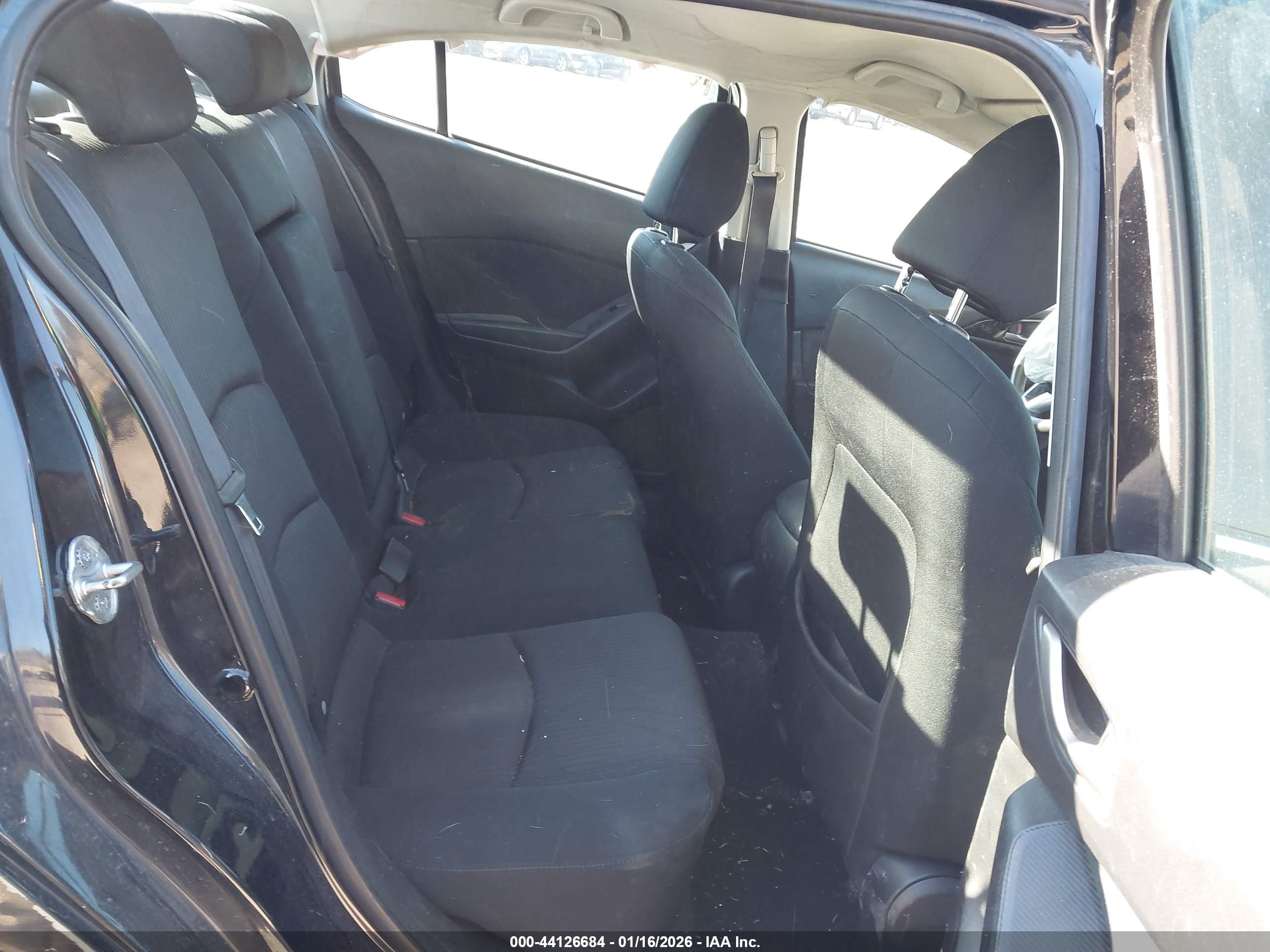 MAZDA MAZDA3 image 8