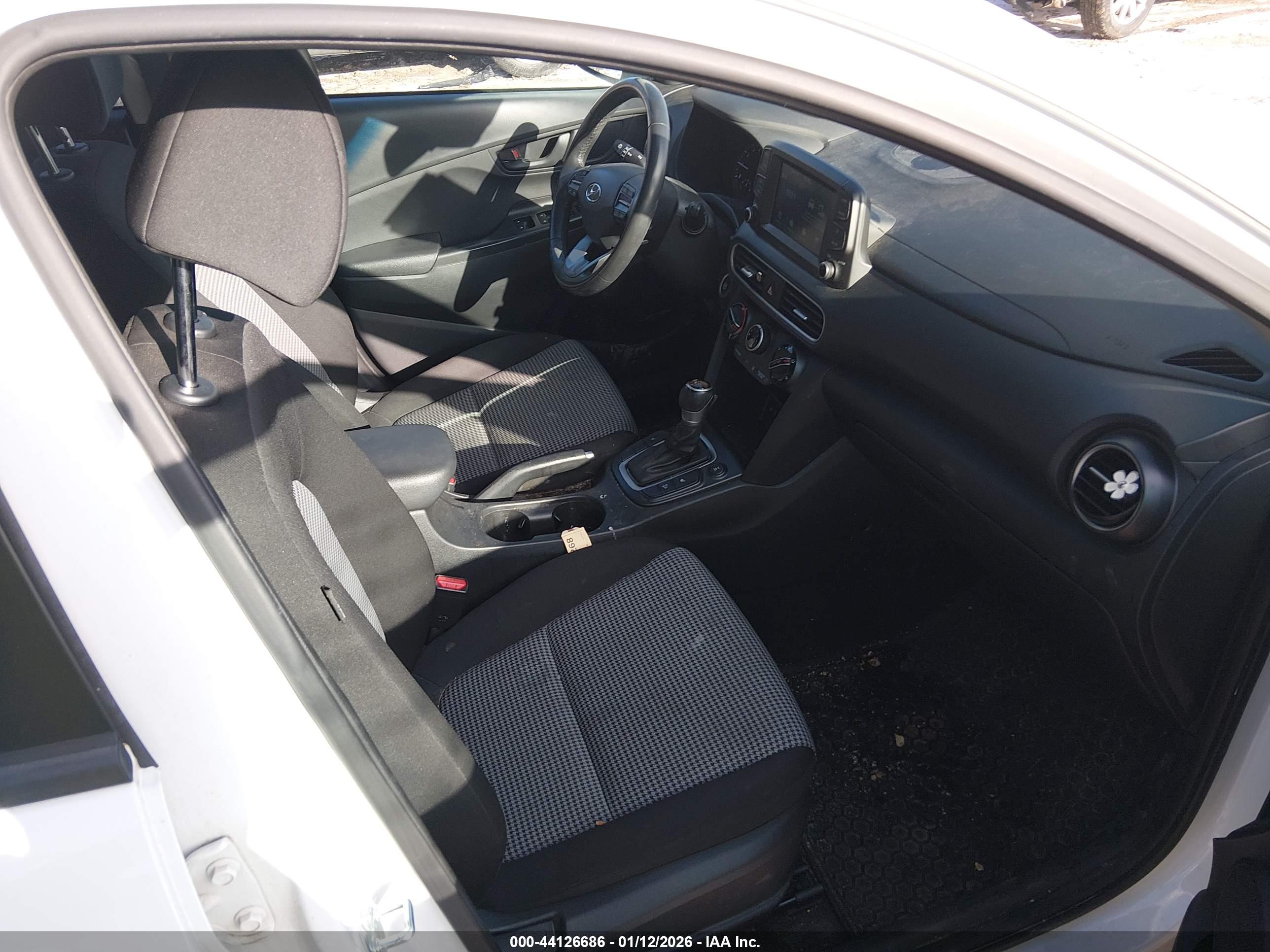 HYUNDAI KONA image 5