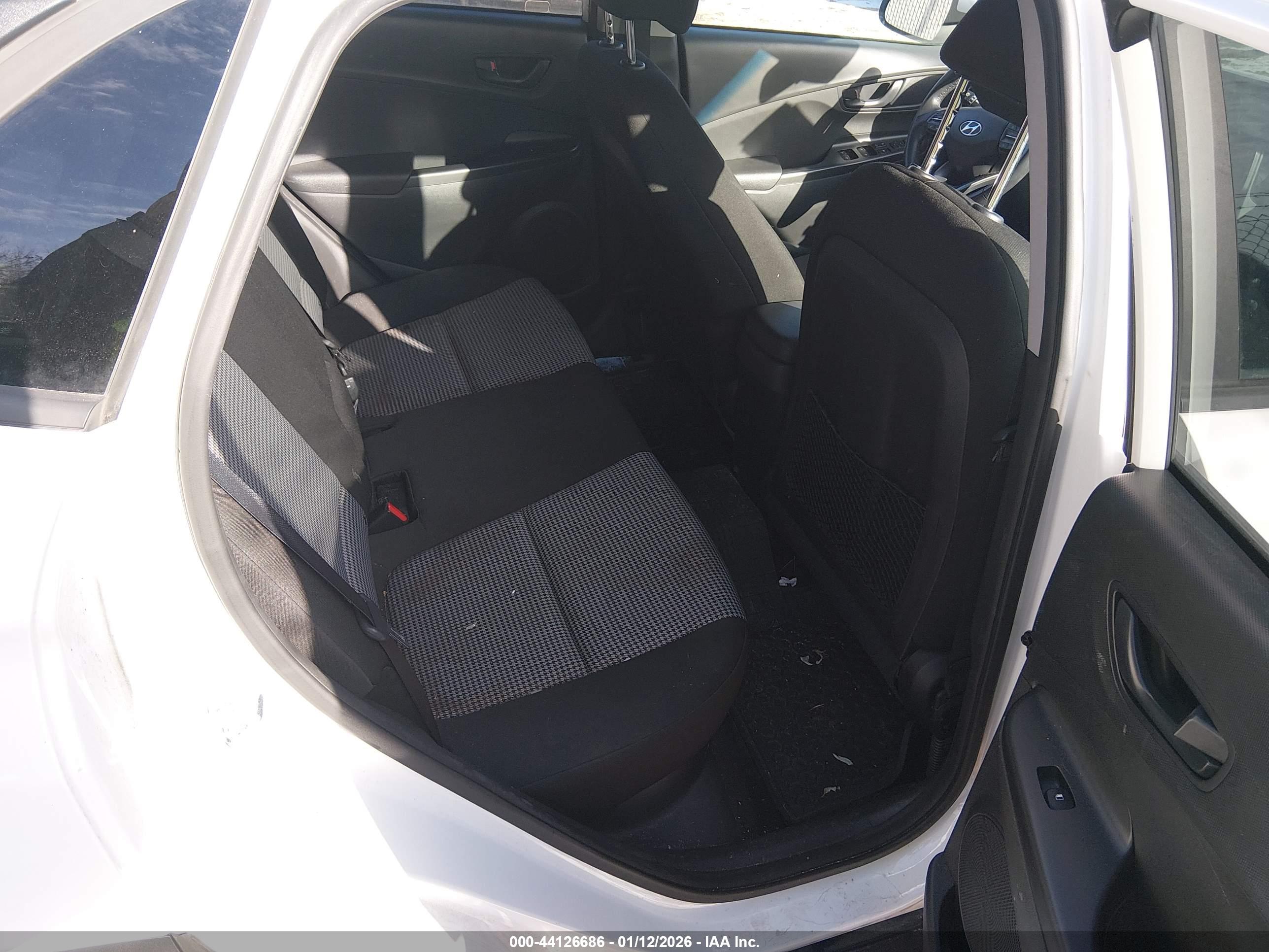 HYUNDAI KONA image 8