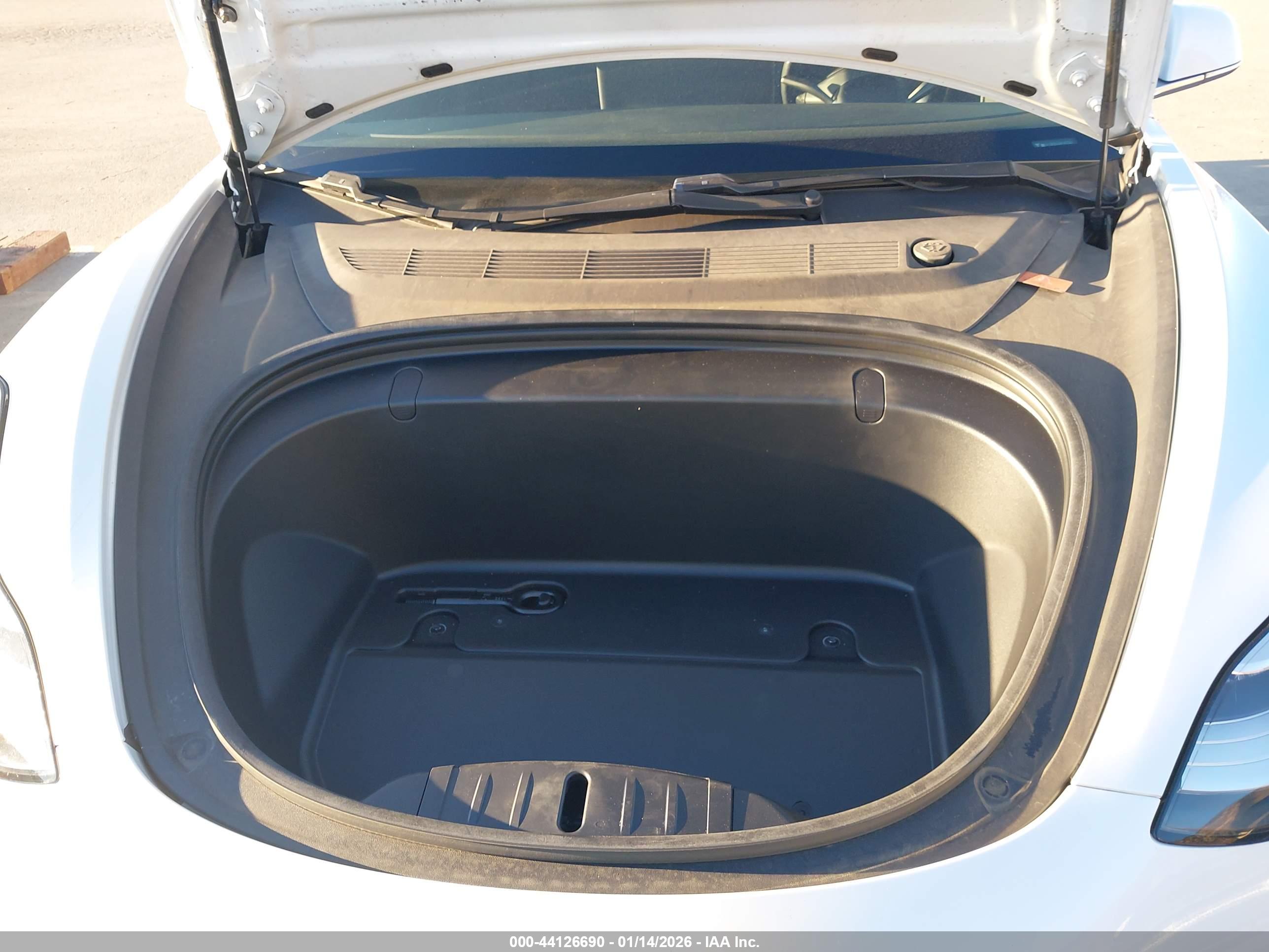 TESLA MODEL image 10