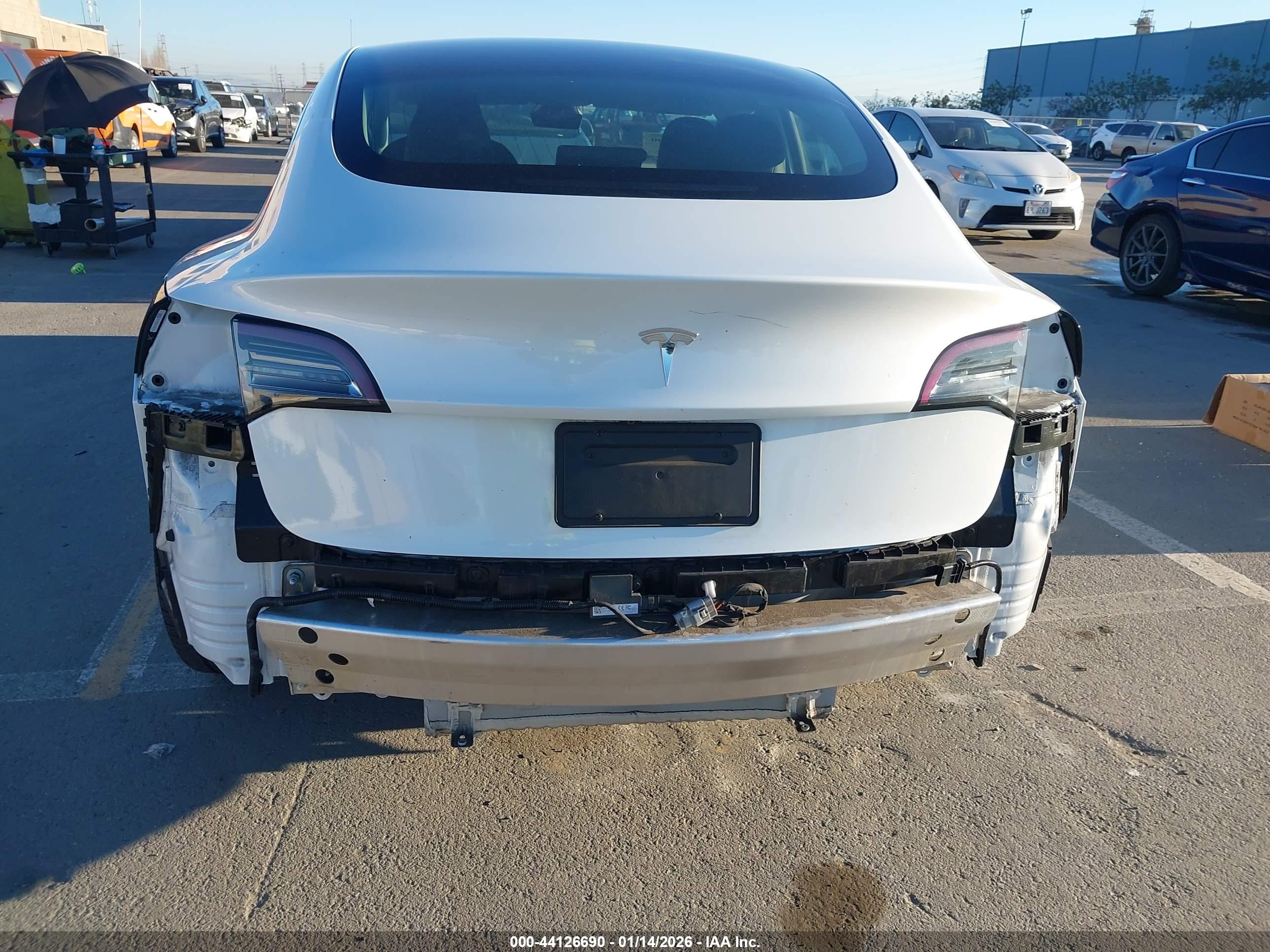 TESLA MODEL image 6