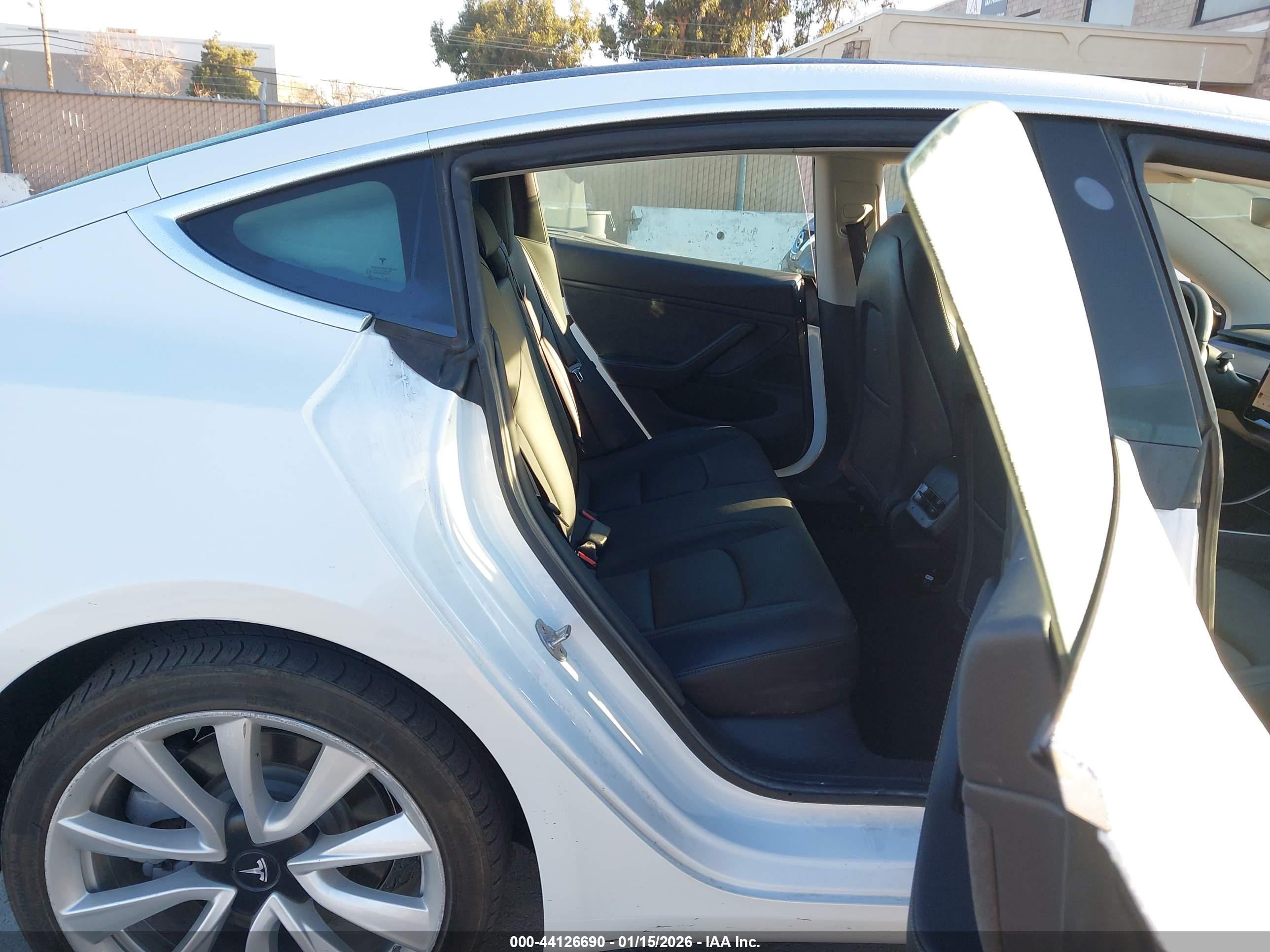 TESLA MODEL image 8