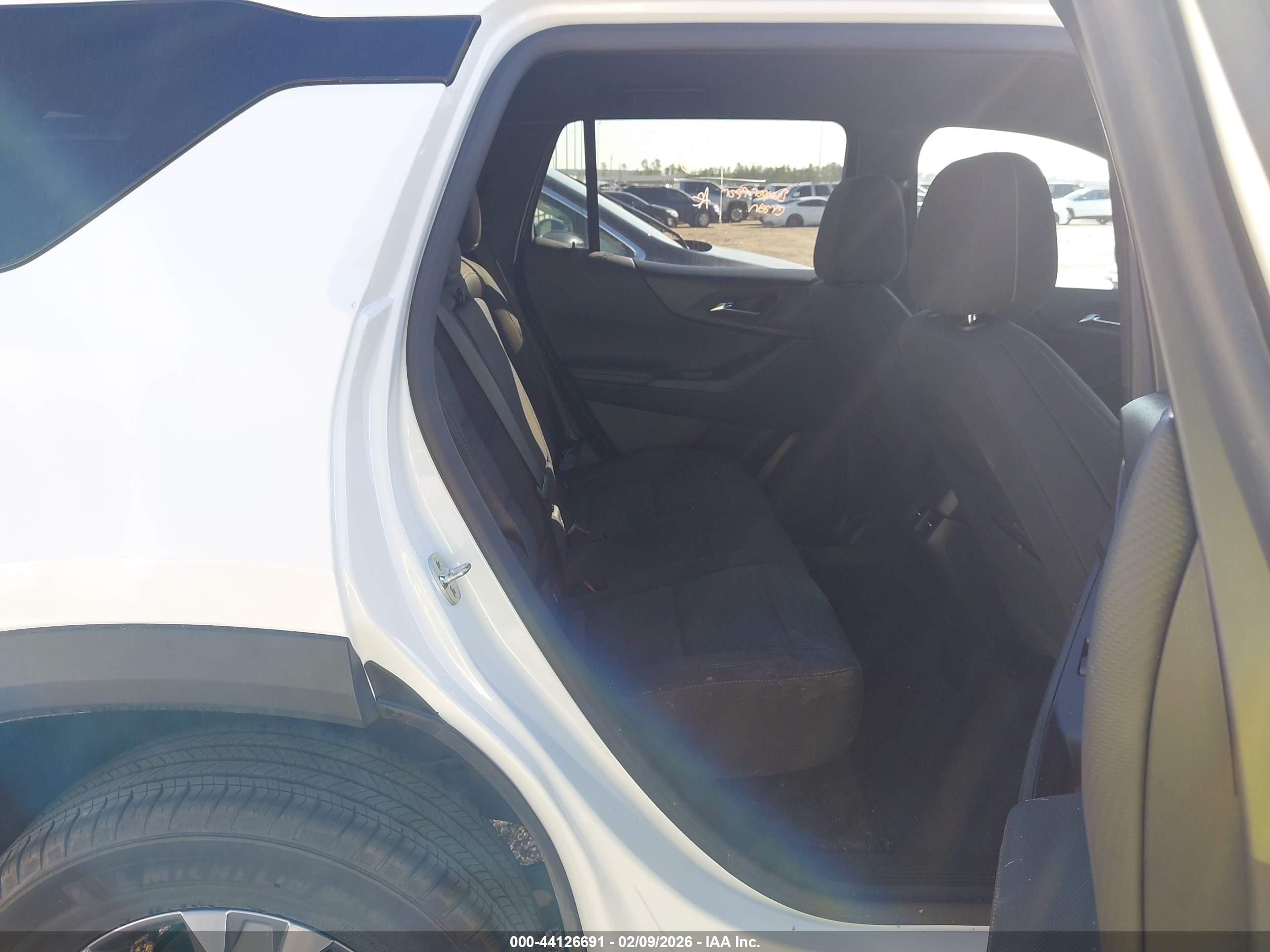 CHEVROLET EQUINOX image 8