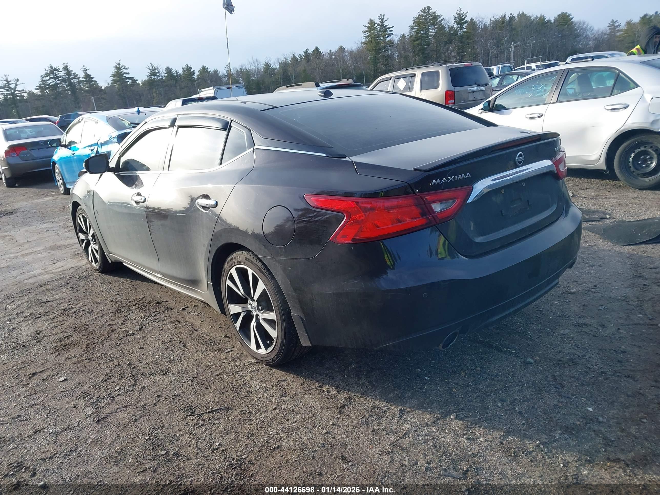 NISSAN MAXIMA image 3