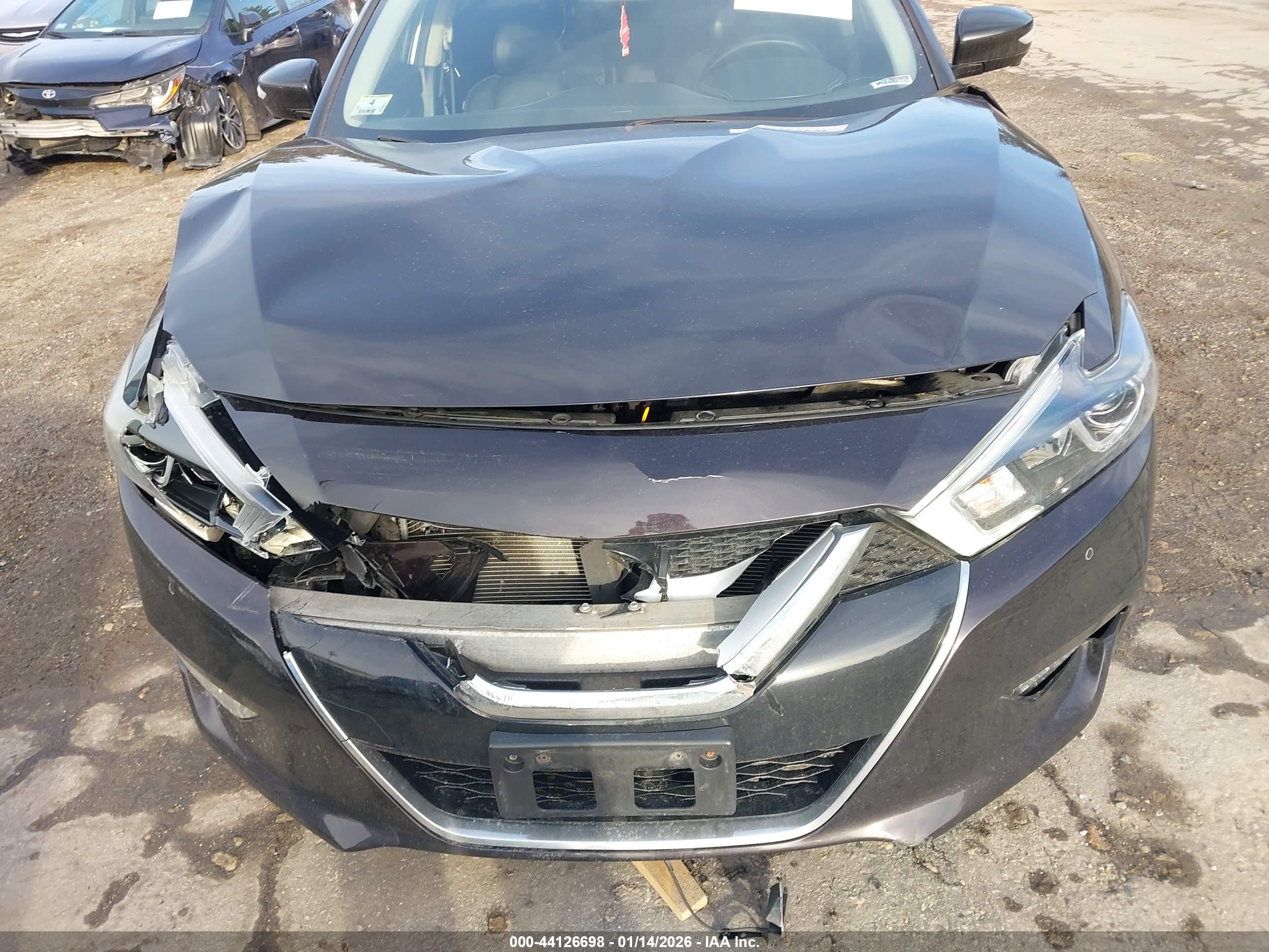 NISSAN MAXIMA image 6