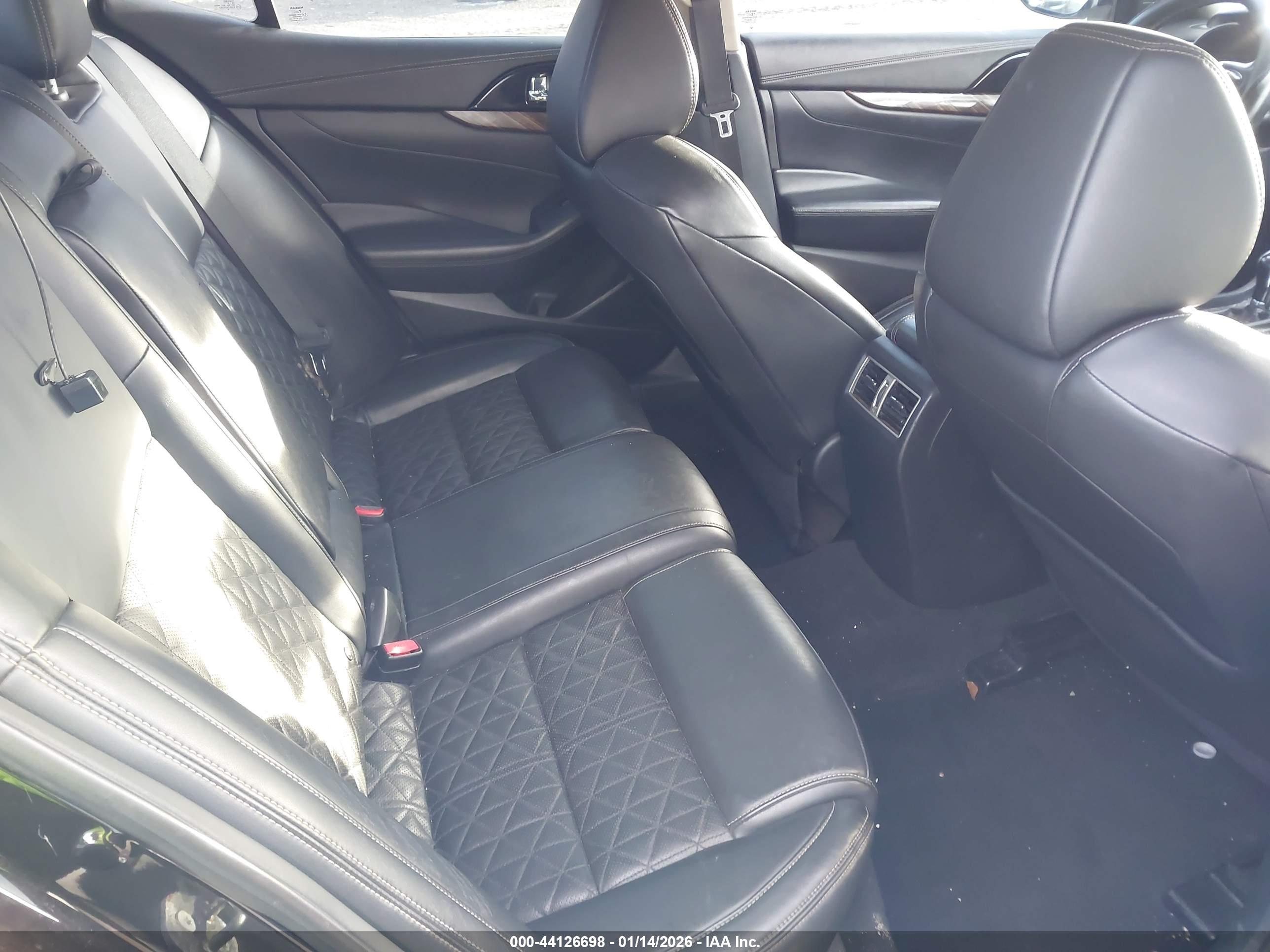 NISSAN MAXIMA image 8