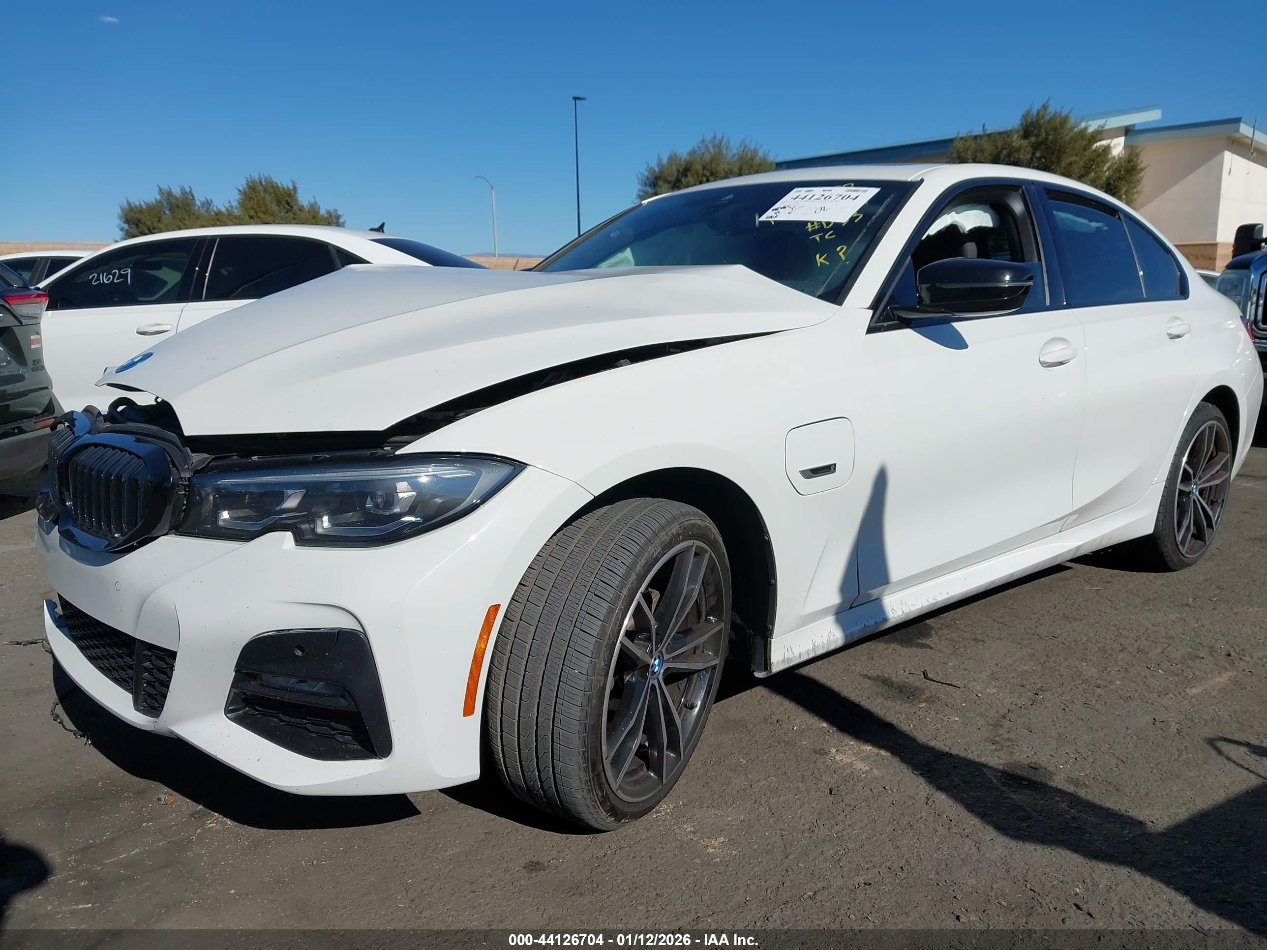 BMW 3 image 2