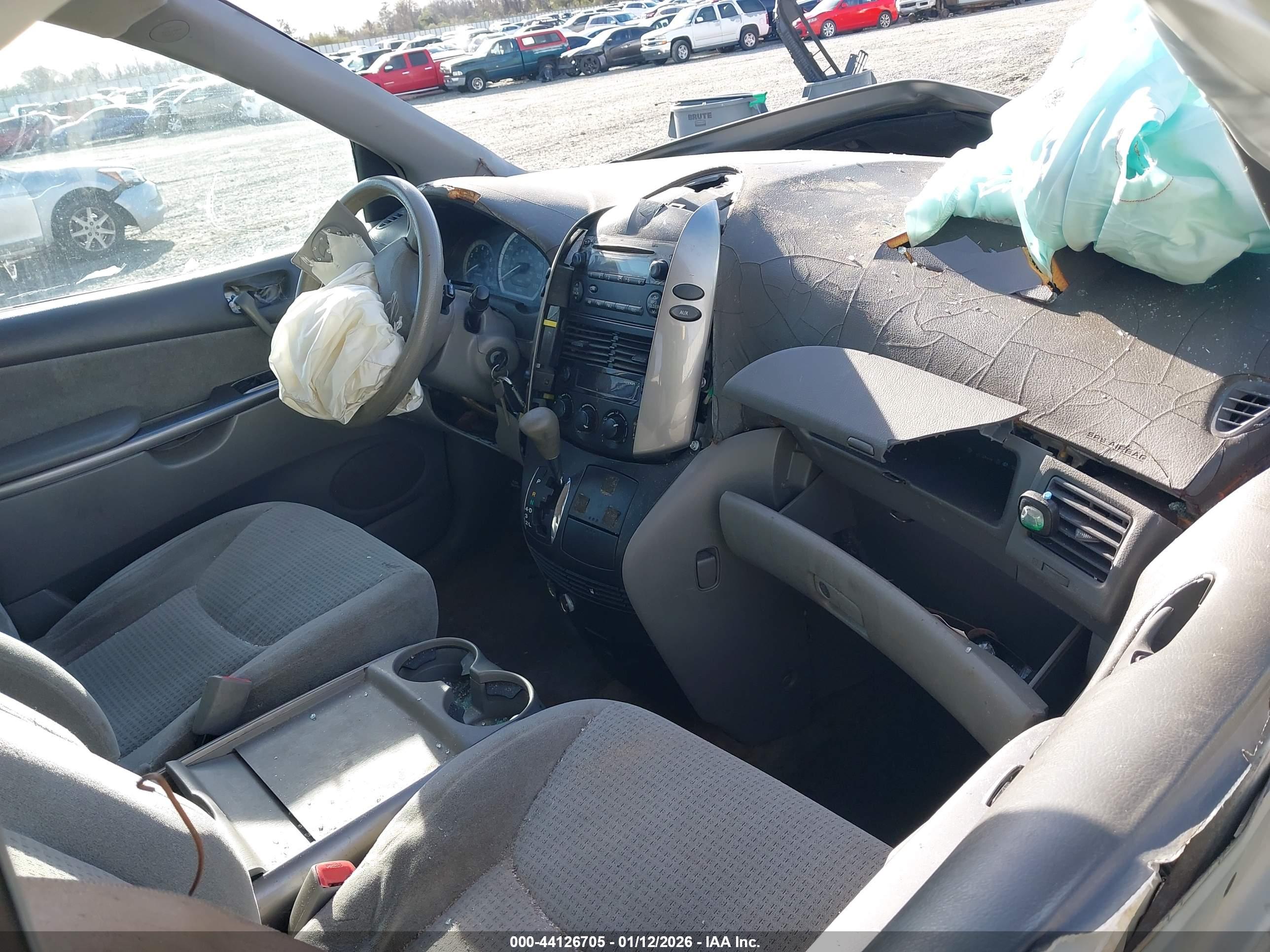 TOYOTA SIENNA image 5