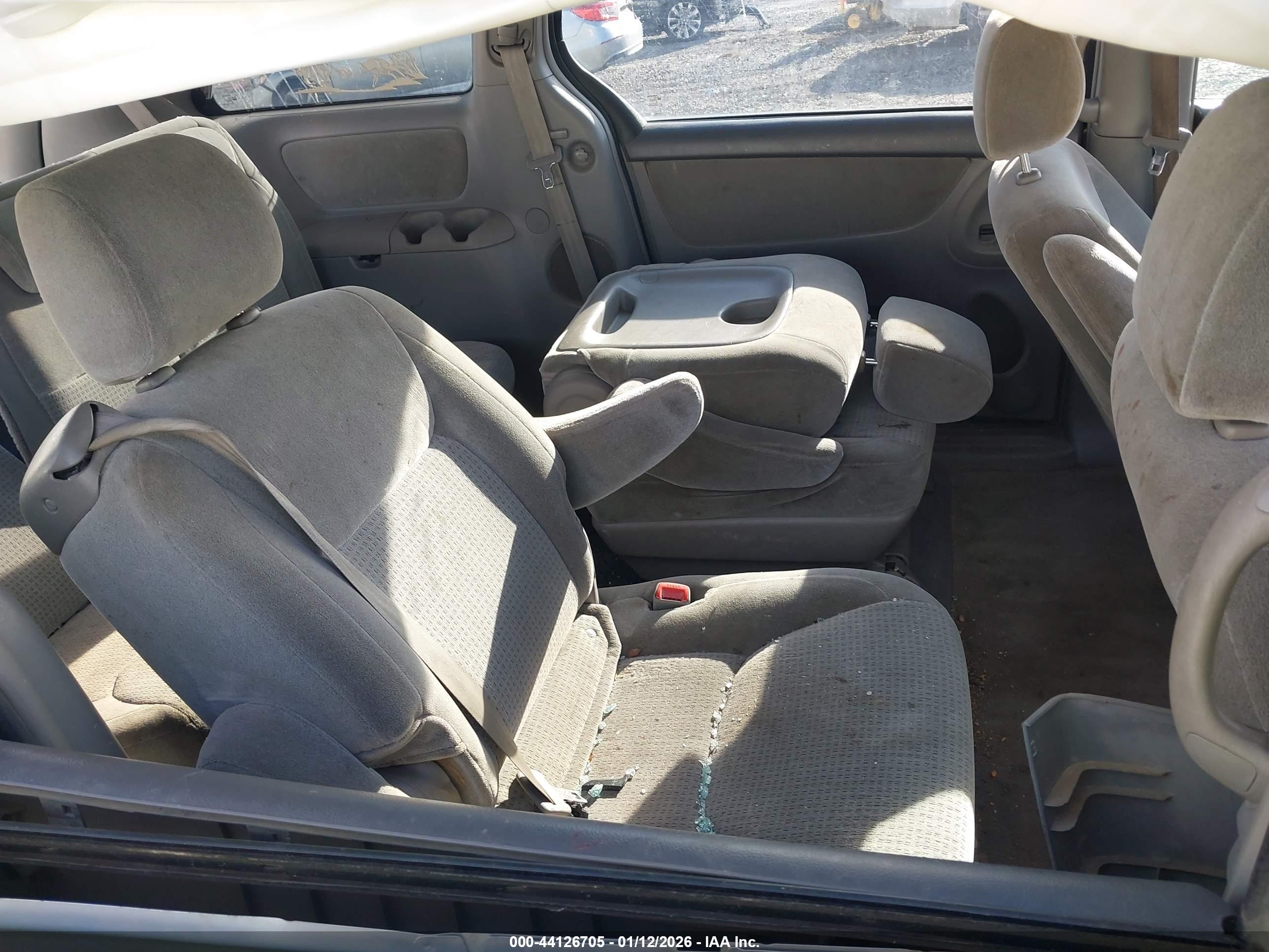 TOYOTA SIENNA image 8