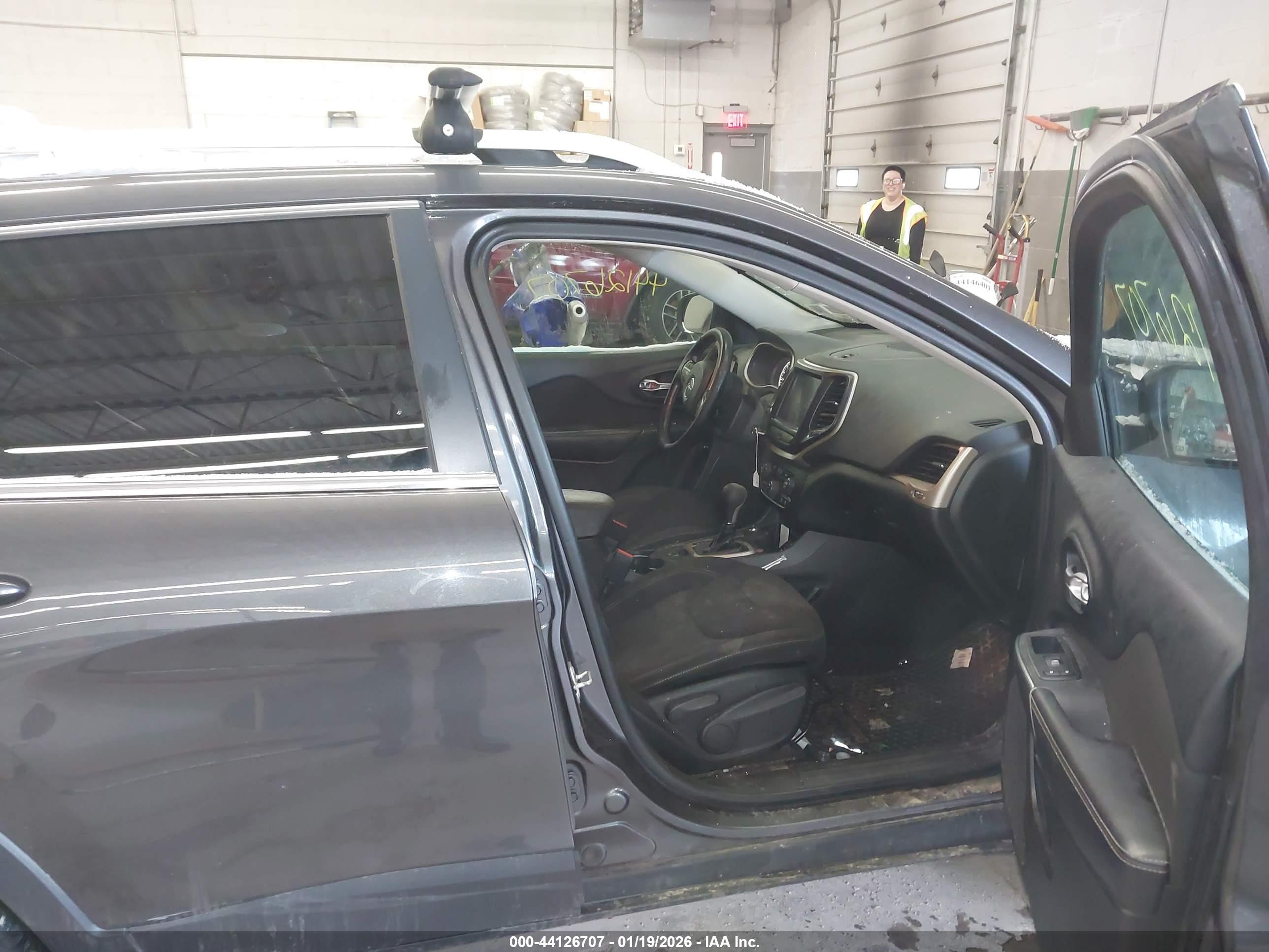 JEEP CHEROKEE image 5