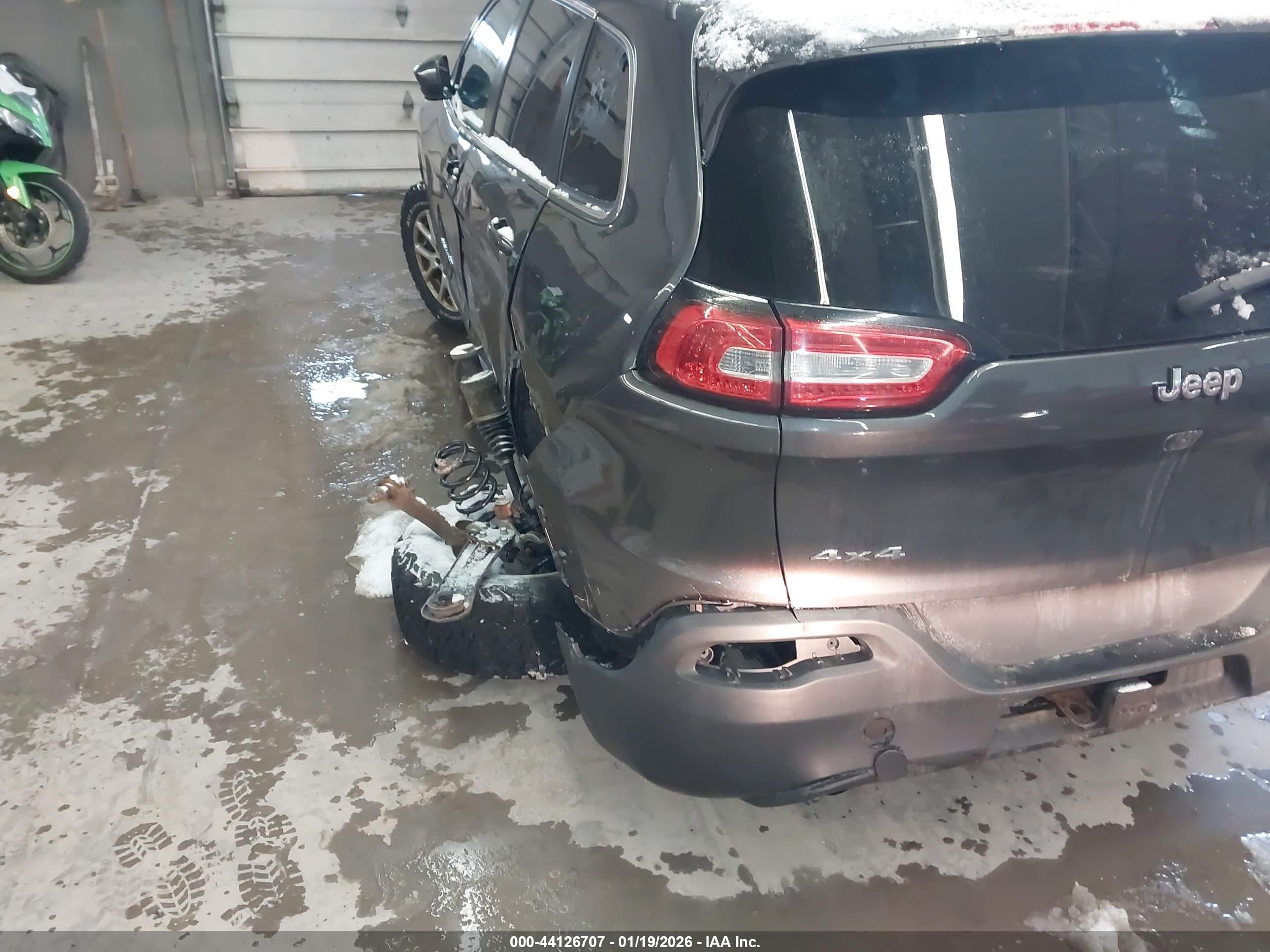 JEEP CHEROKEE image 6