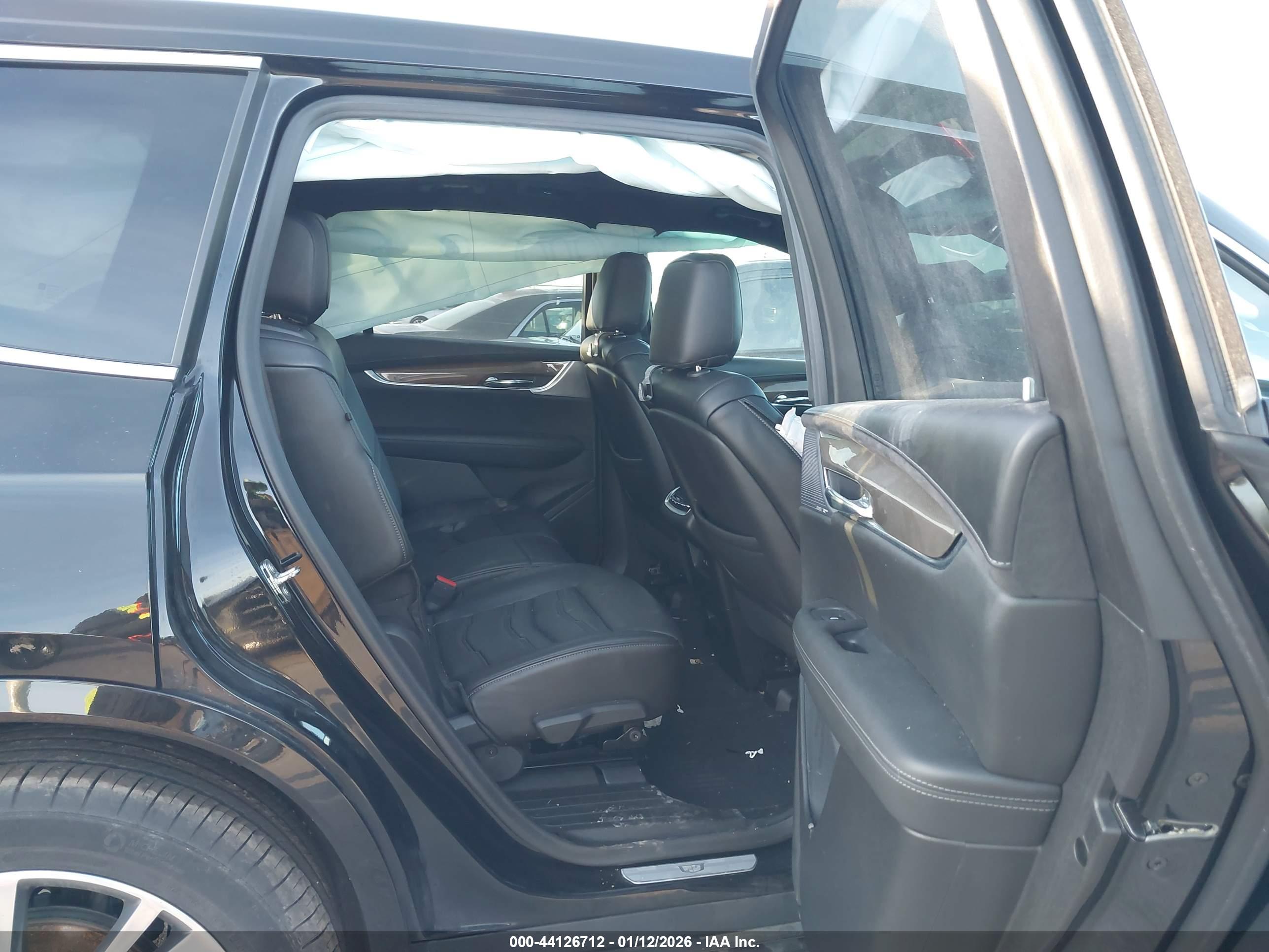 CADILLAC XT6 image 8