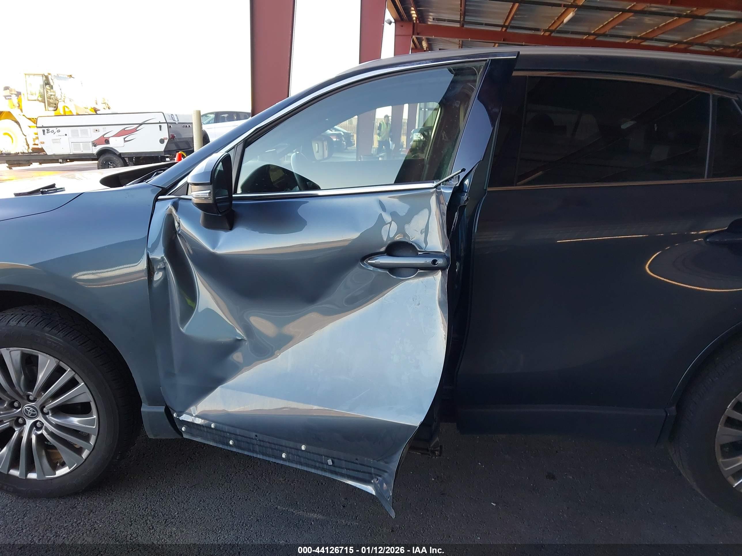 TOYOTA VENZA image 6