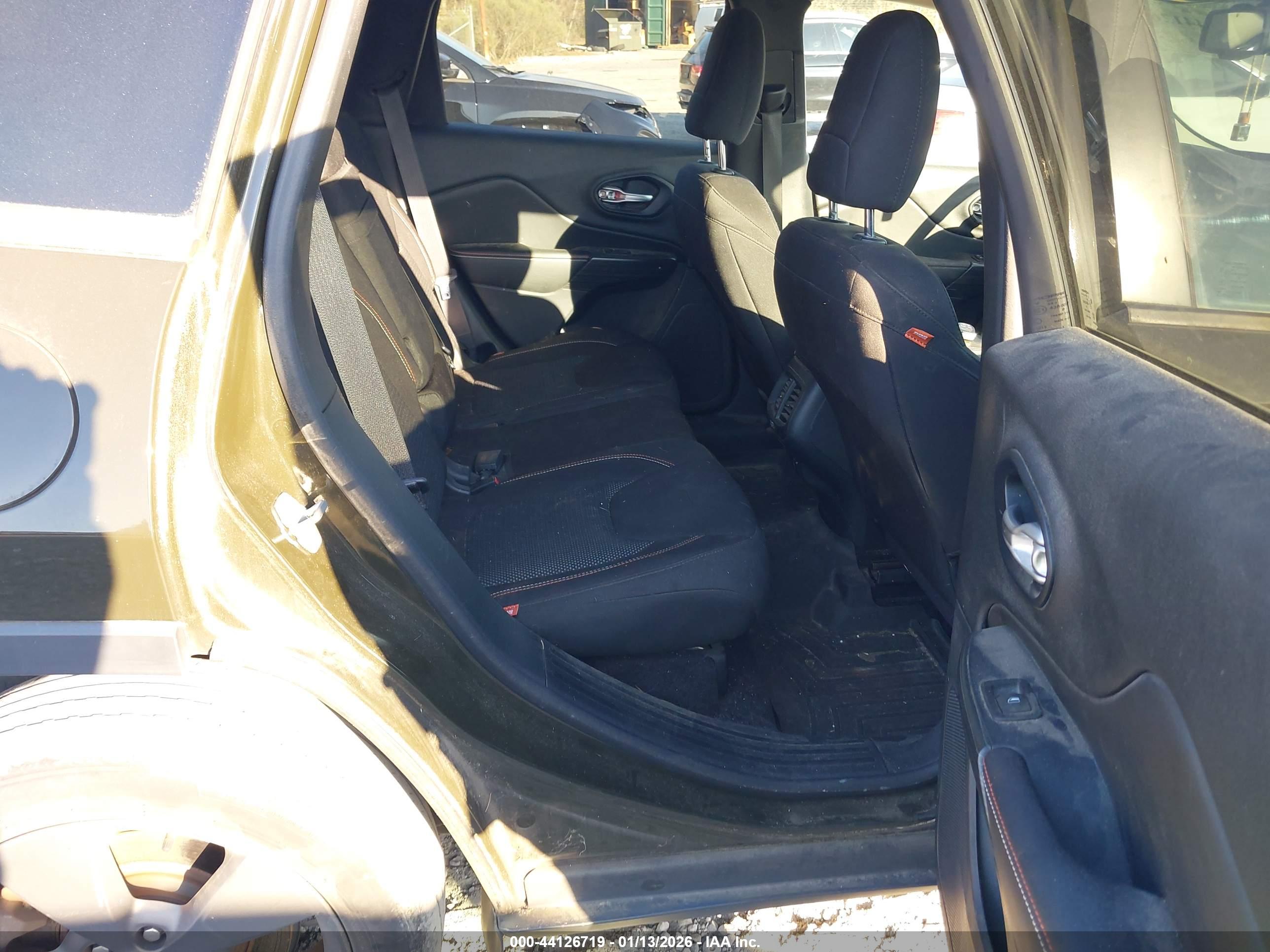 JEEP CHEROKEE image 8