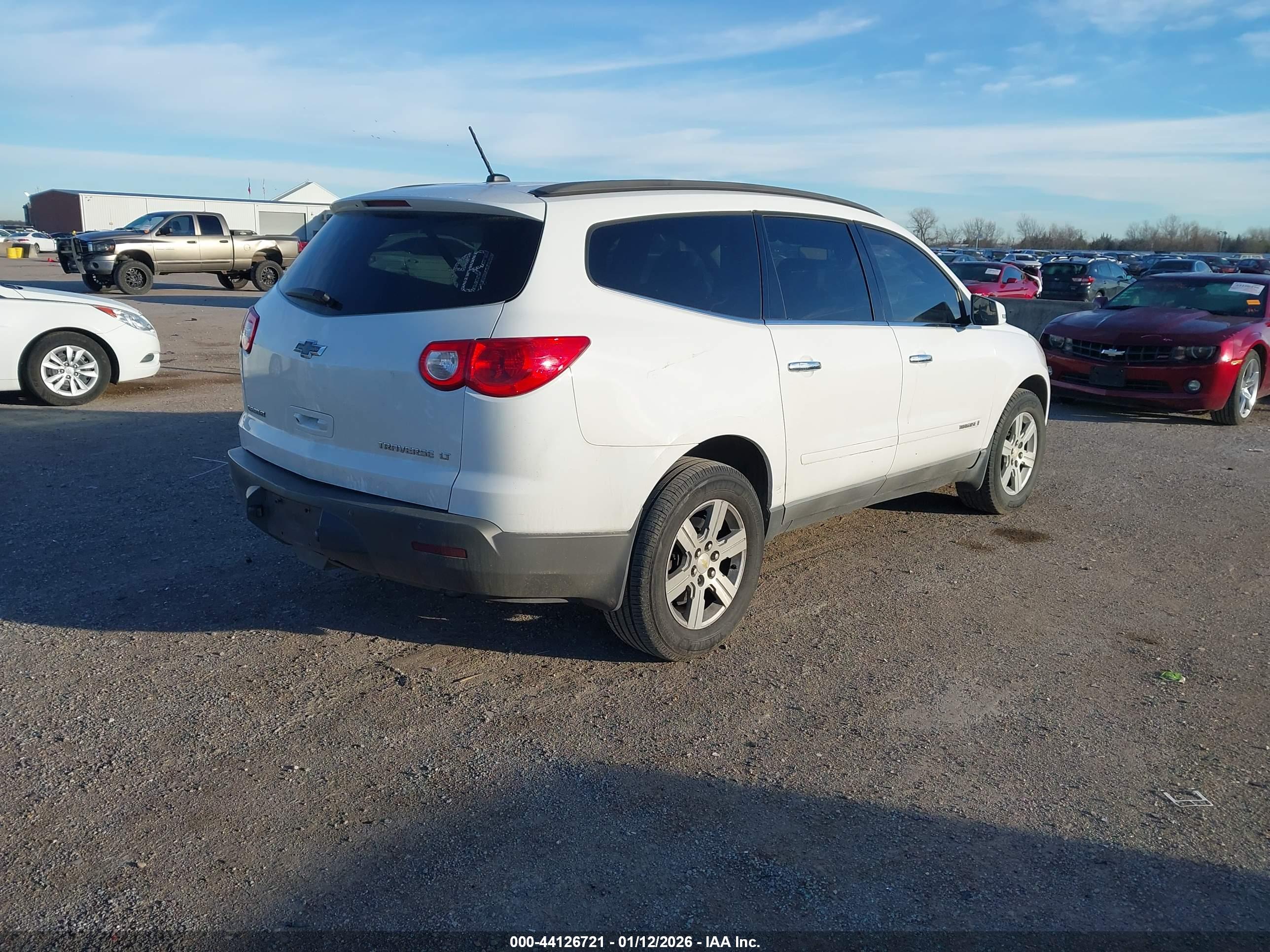 CHEVROLET TRAVERSE image 4