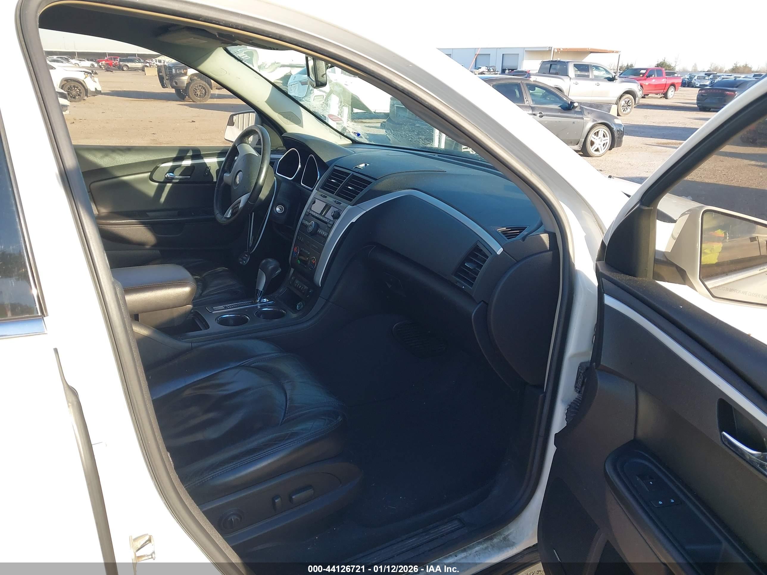 CHEVROLET TRAVERSE image 5