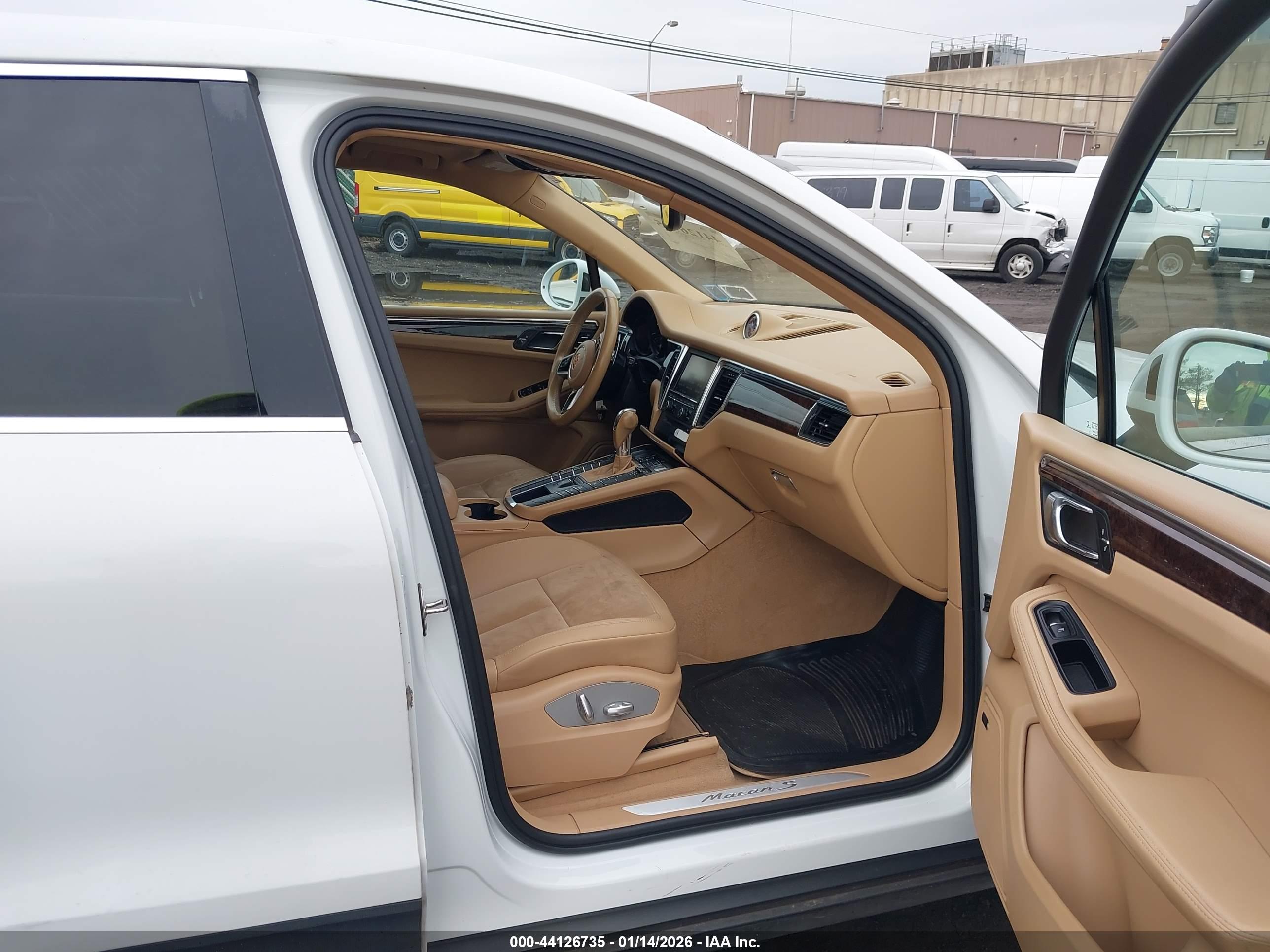 PORSCHE MACAN image 5