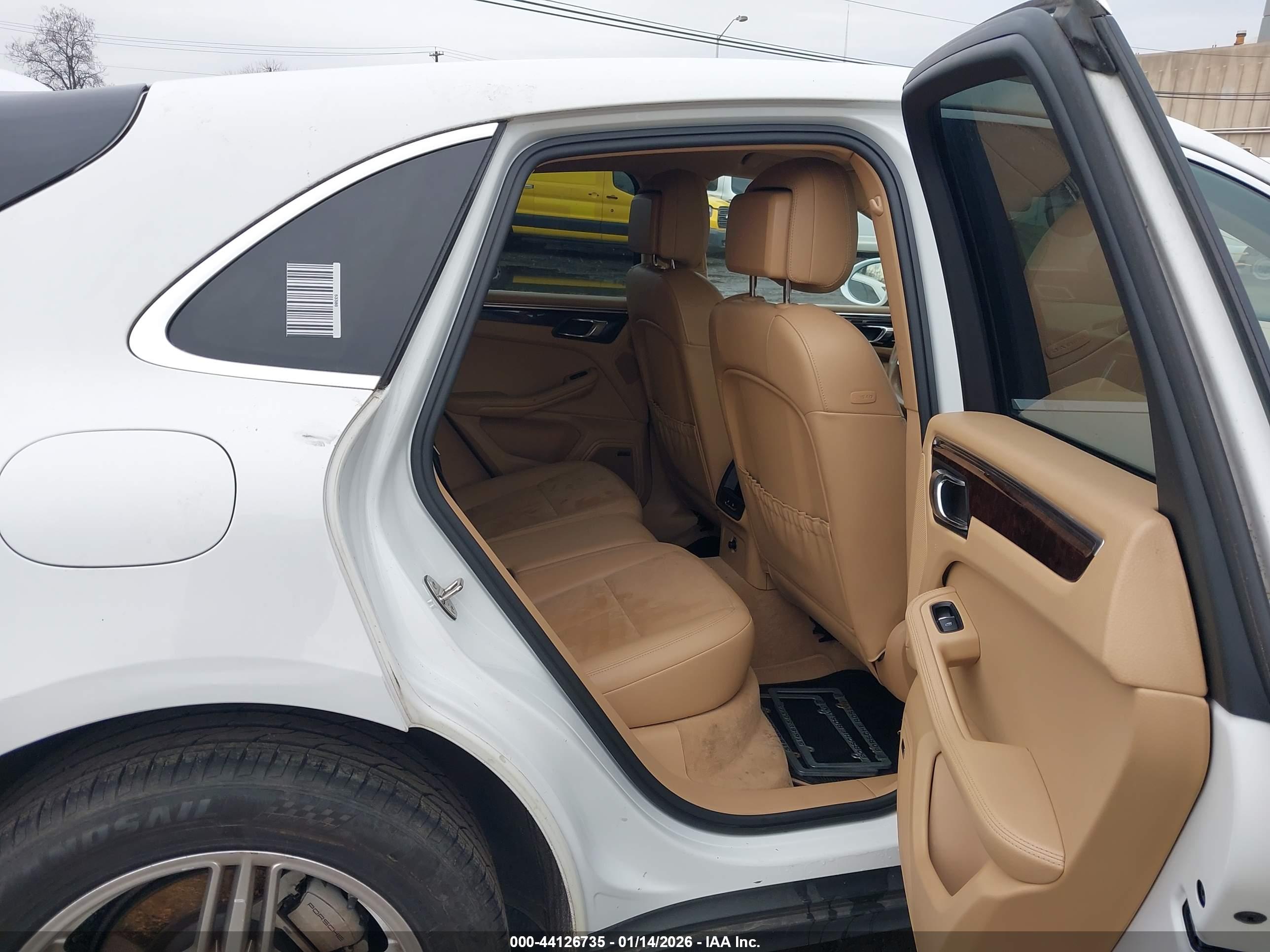 PORSCHE MACAN image 8
