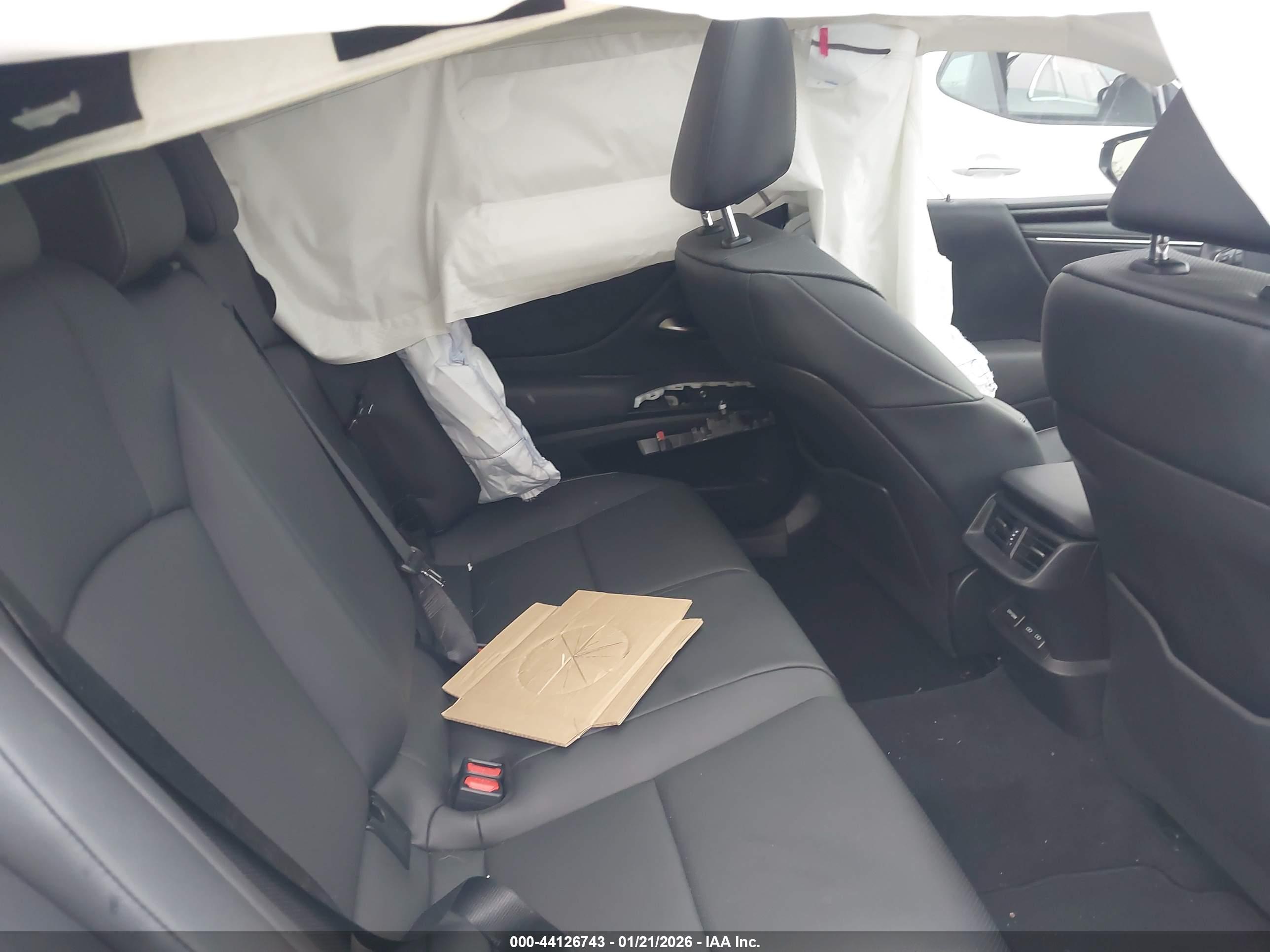 LEXUS ES image 8