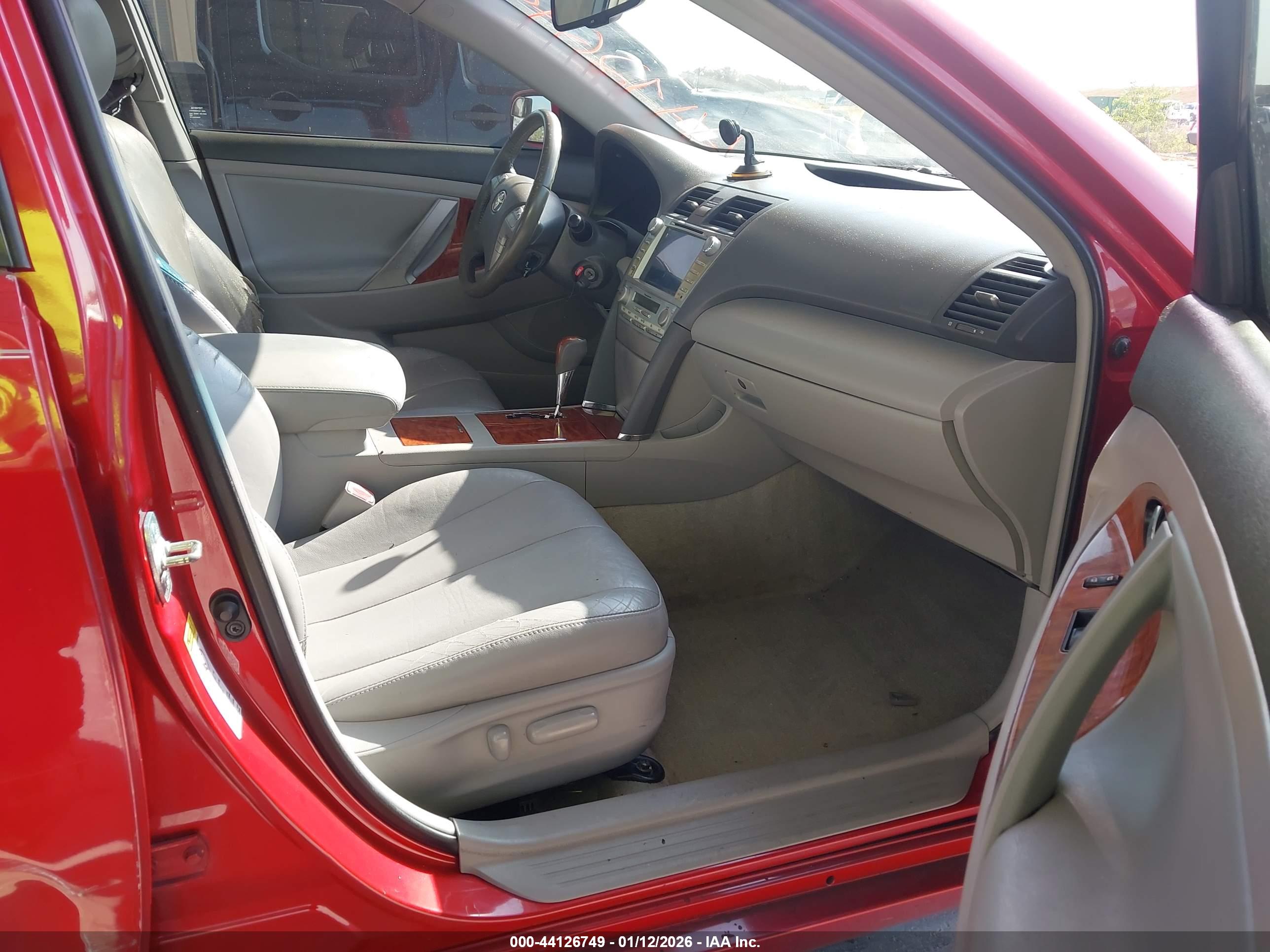 TOYOTA CAMRY image 5