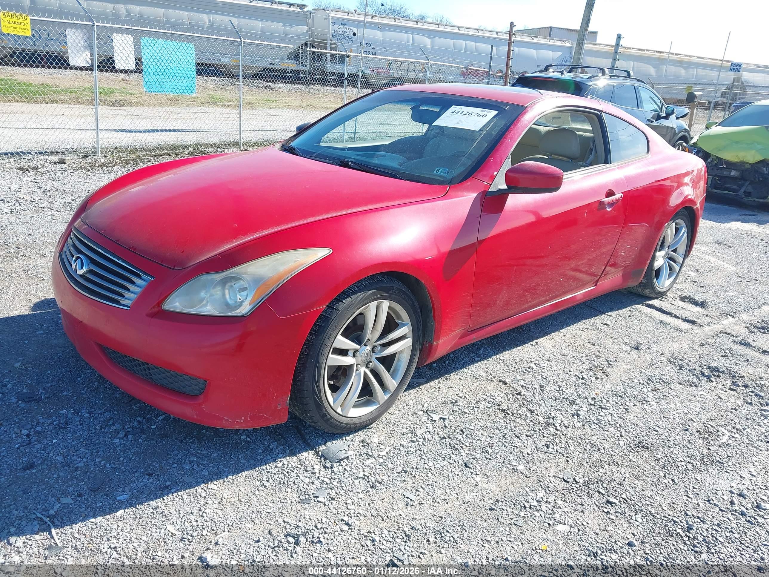 INFINITI G37 image 2
