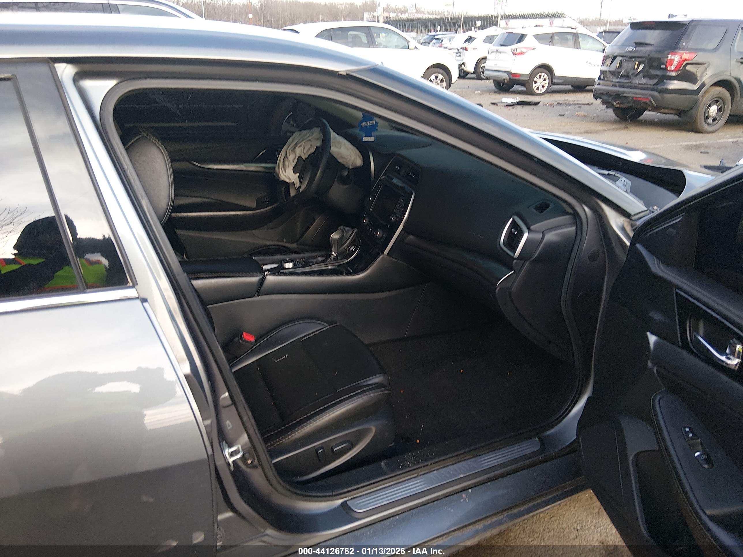 NISSAN MAXIMA image 5