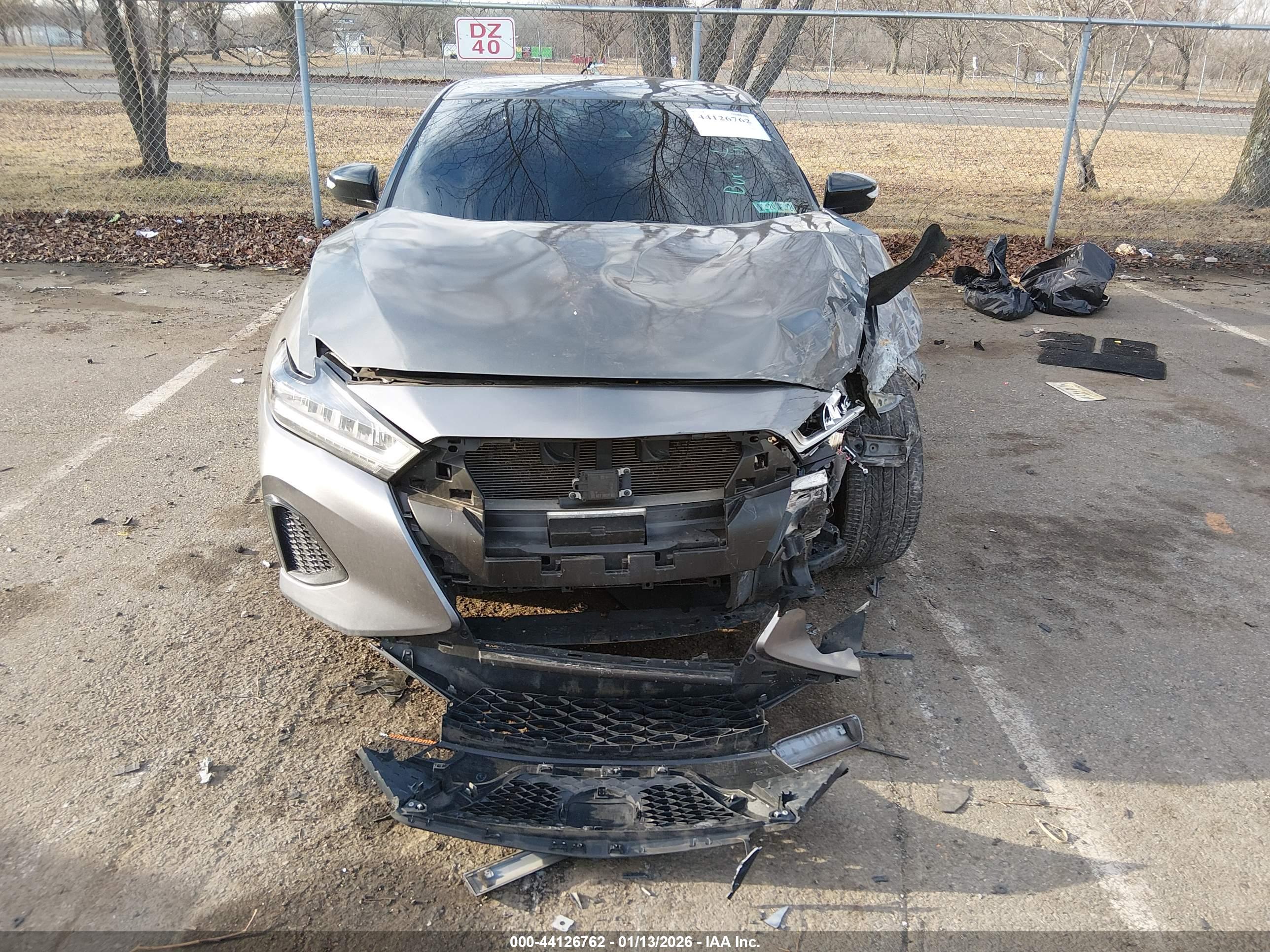 NISSAN MAXIMA image 6