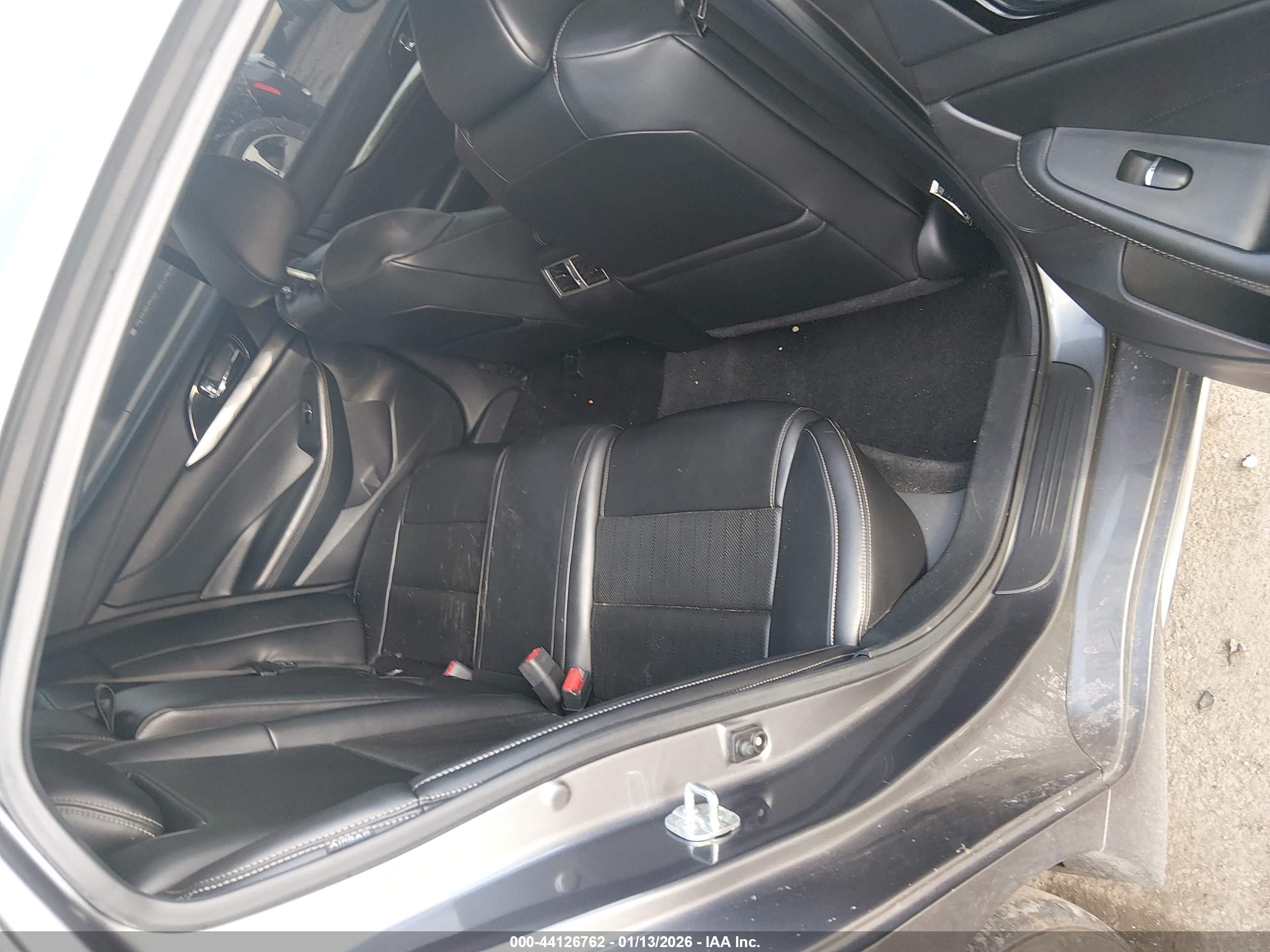NISSAN MAXIMA image 8