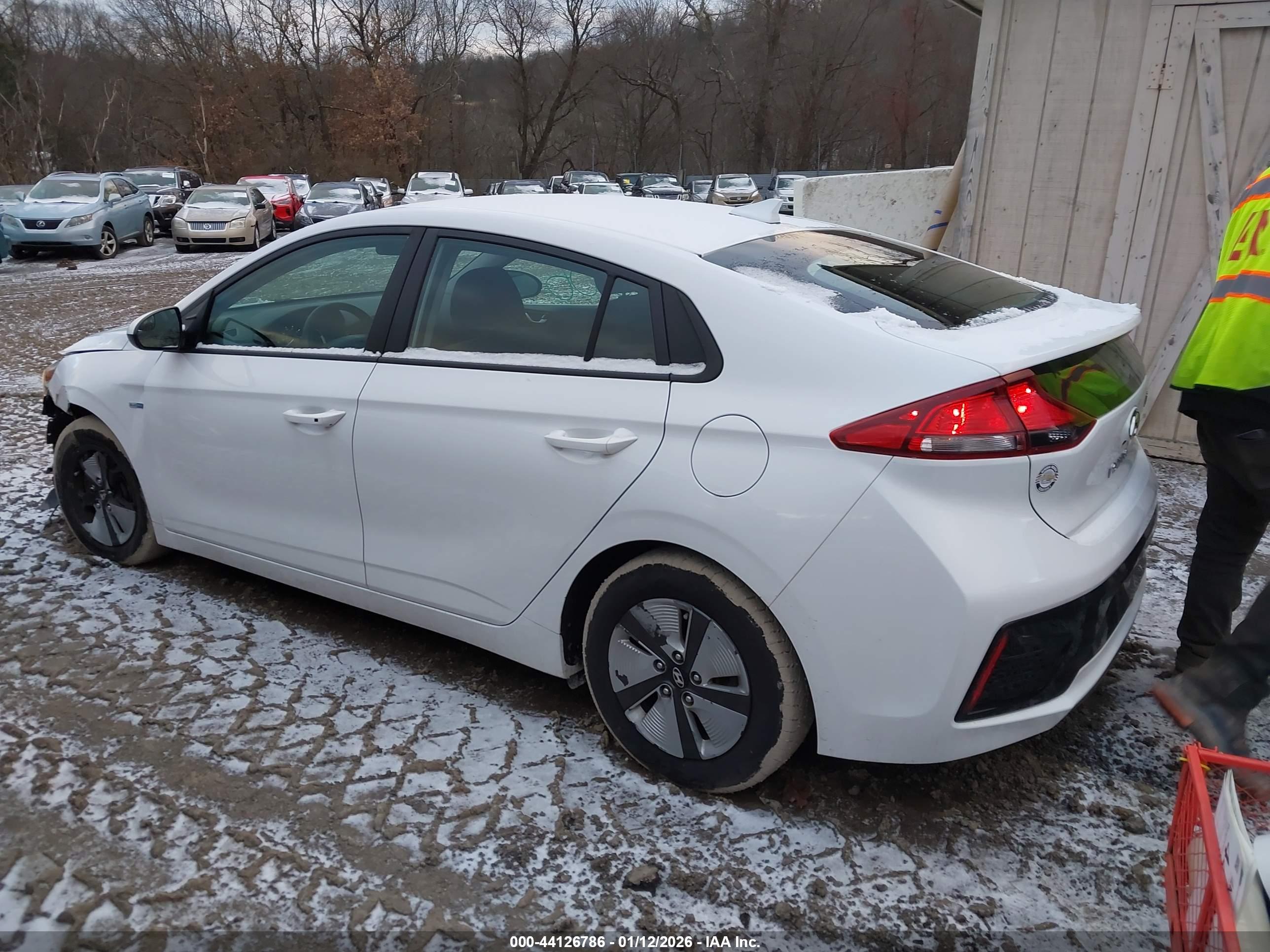 HYUNDAI IONIQ image 3
